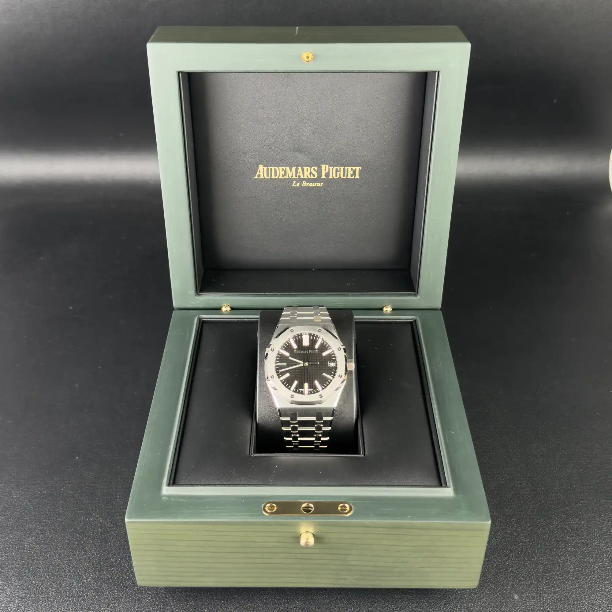 Audemars Piguet Royal Oak 41mm Black Dial Steel 15510ST.OO.1320ST.07 - Full set