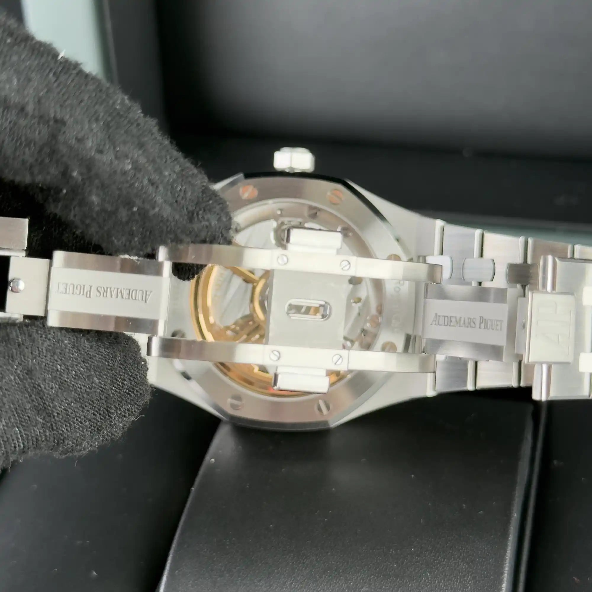 Audemars Piguet Royal Oak 41mm Black Dial Steel 15510ST.OO.1320ST.07 - Logo