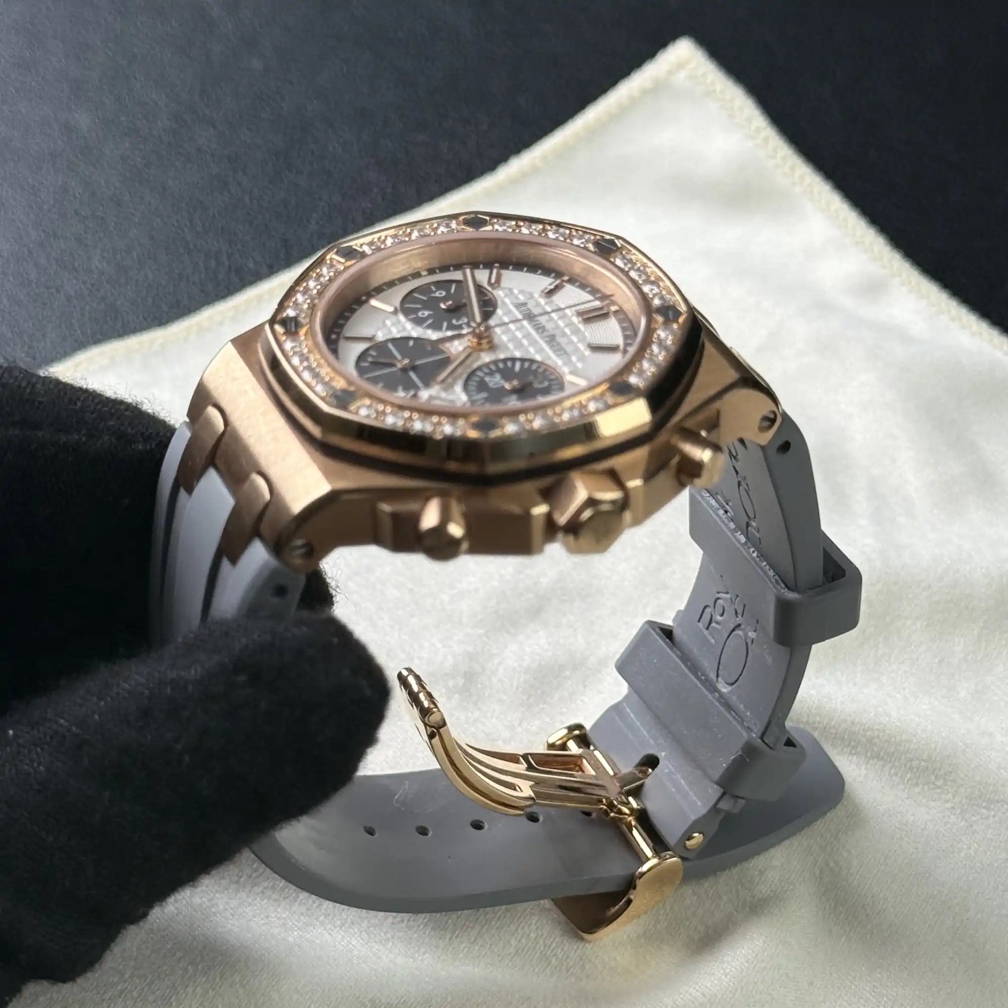 Audemars Piguet Royal Oak Offshore 26231OR.ZZ.D003CA.01 - Pre-Owned - Clasp