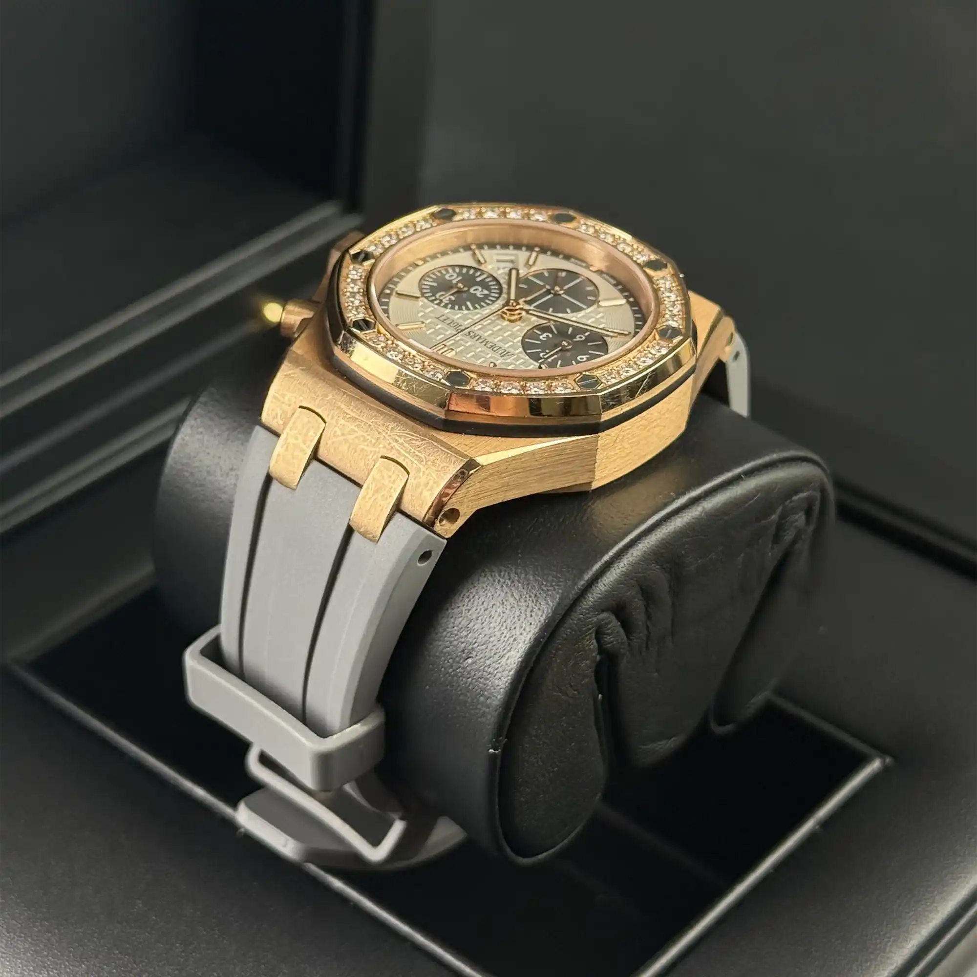 Audemars Piguet Royal Oak Offshore 26231OR.ZZ.D003CA.01 - Pre-Owned - Side 2