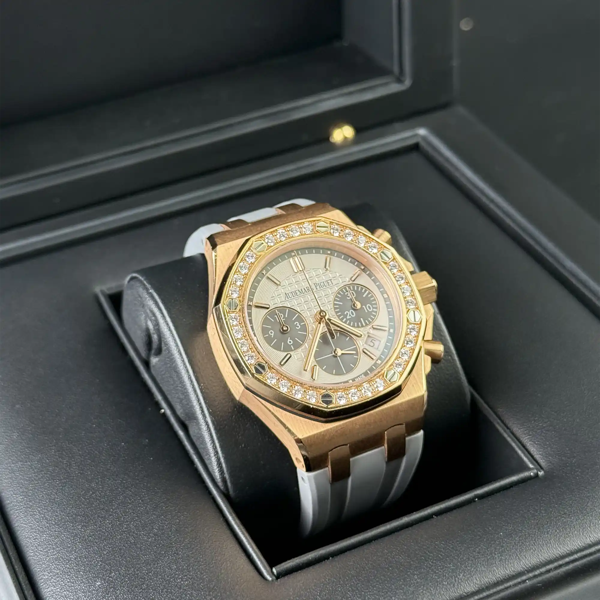 Audemars Piguet Royal Oak Offshore 26231OR.ZZ.D003CA.01 - Pre-Owned - Side 5