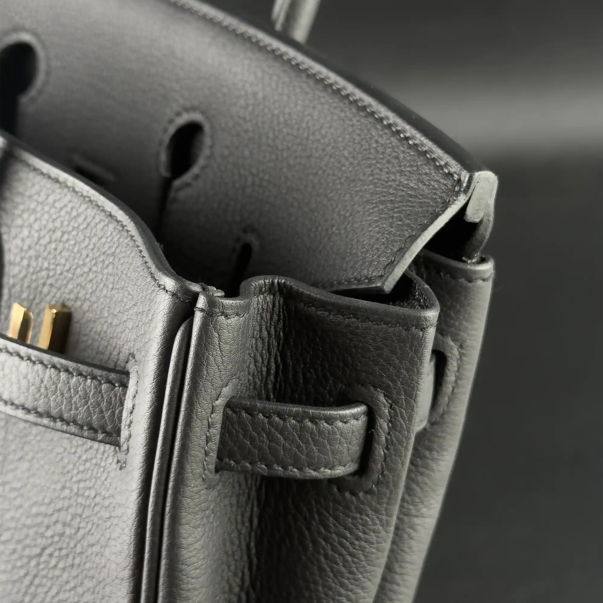 Hermes Birkin 25 Noir Togo Gold Hardware - Side 3