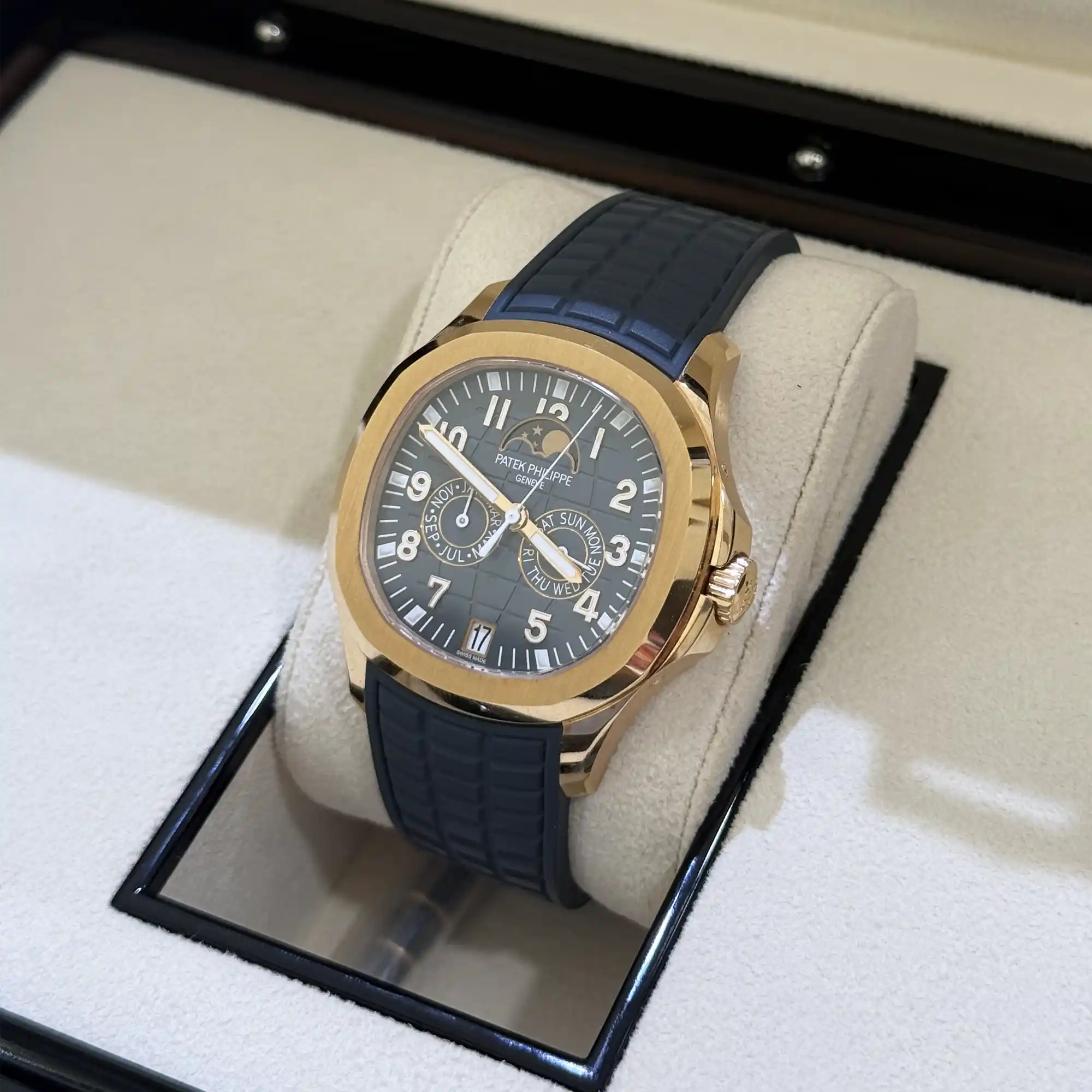 Patek Philippe Aquanaut Blue and Gray Dial Rose Gold 5261r-001 - Pre-owned 2023 - Right