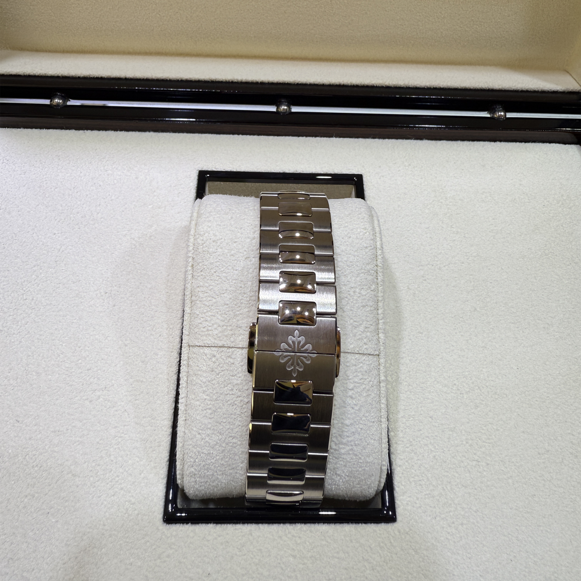 Patek Philippe Nautilus Blue Dial White Gold 5811/1G-001 - Back