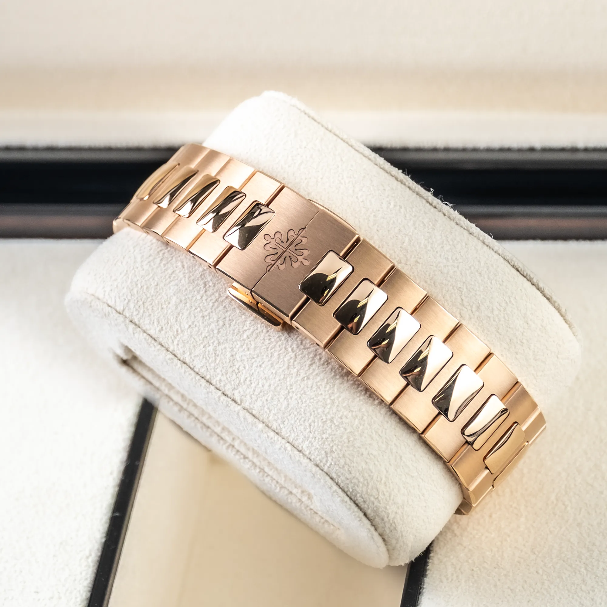 Patek Philippe Nautilus Travel Time Chronograph 5990/1R - Bracelet