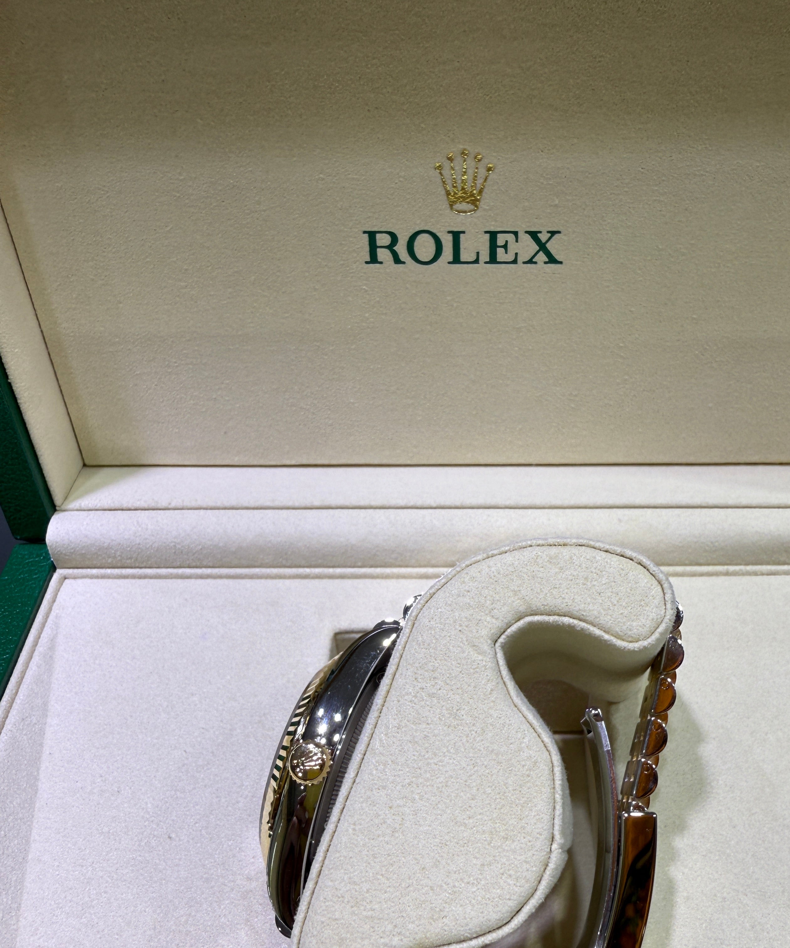 Rolex Datejust 36 Olive Green Roman Diamond Oystersteel Yellow Gold Jubilee 126233 - Crown