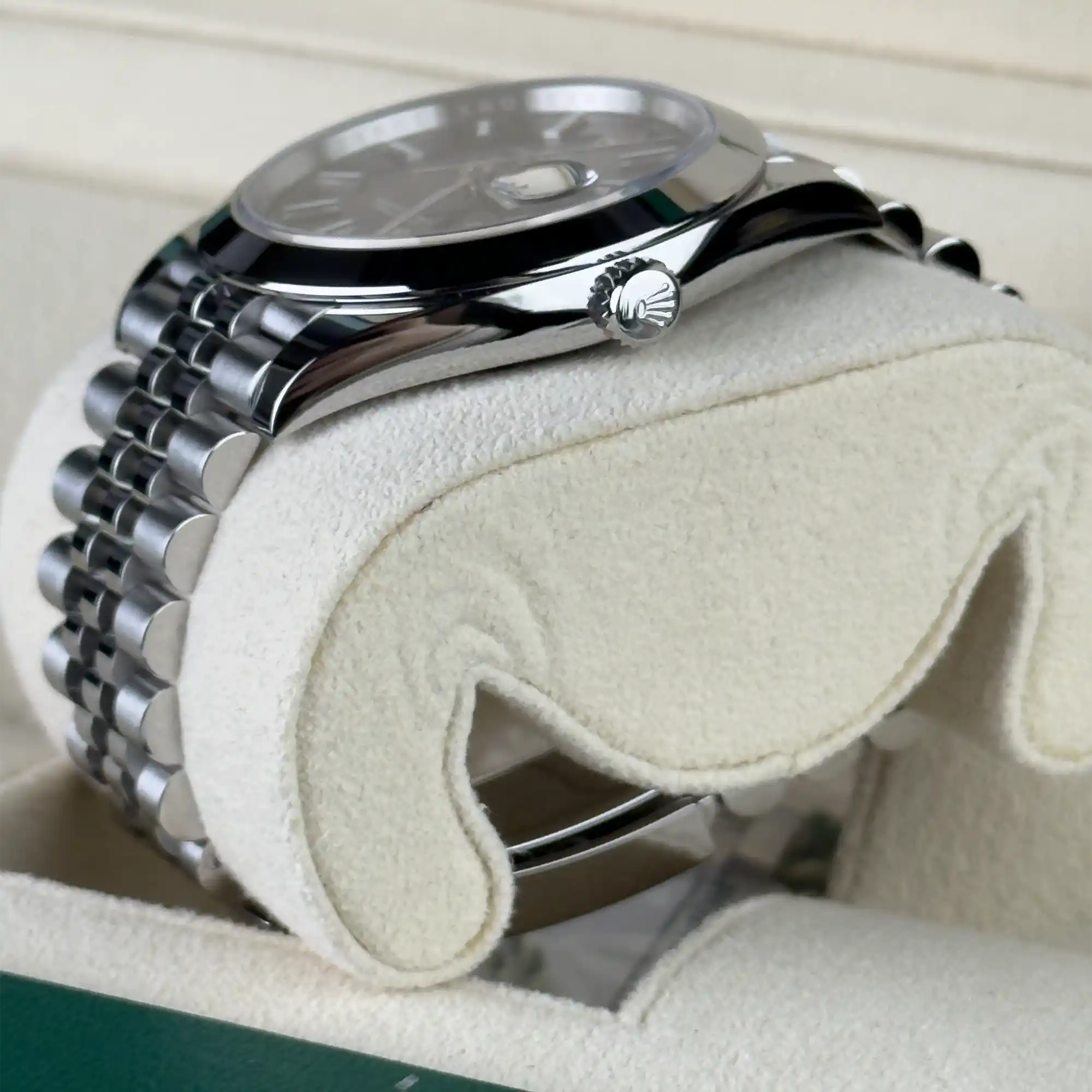 Rolex Datejust 41 Black Index Oystersteel Jubilee 126300- Pre-Owned Side 3