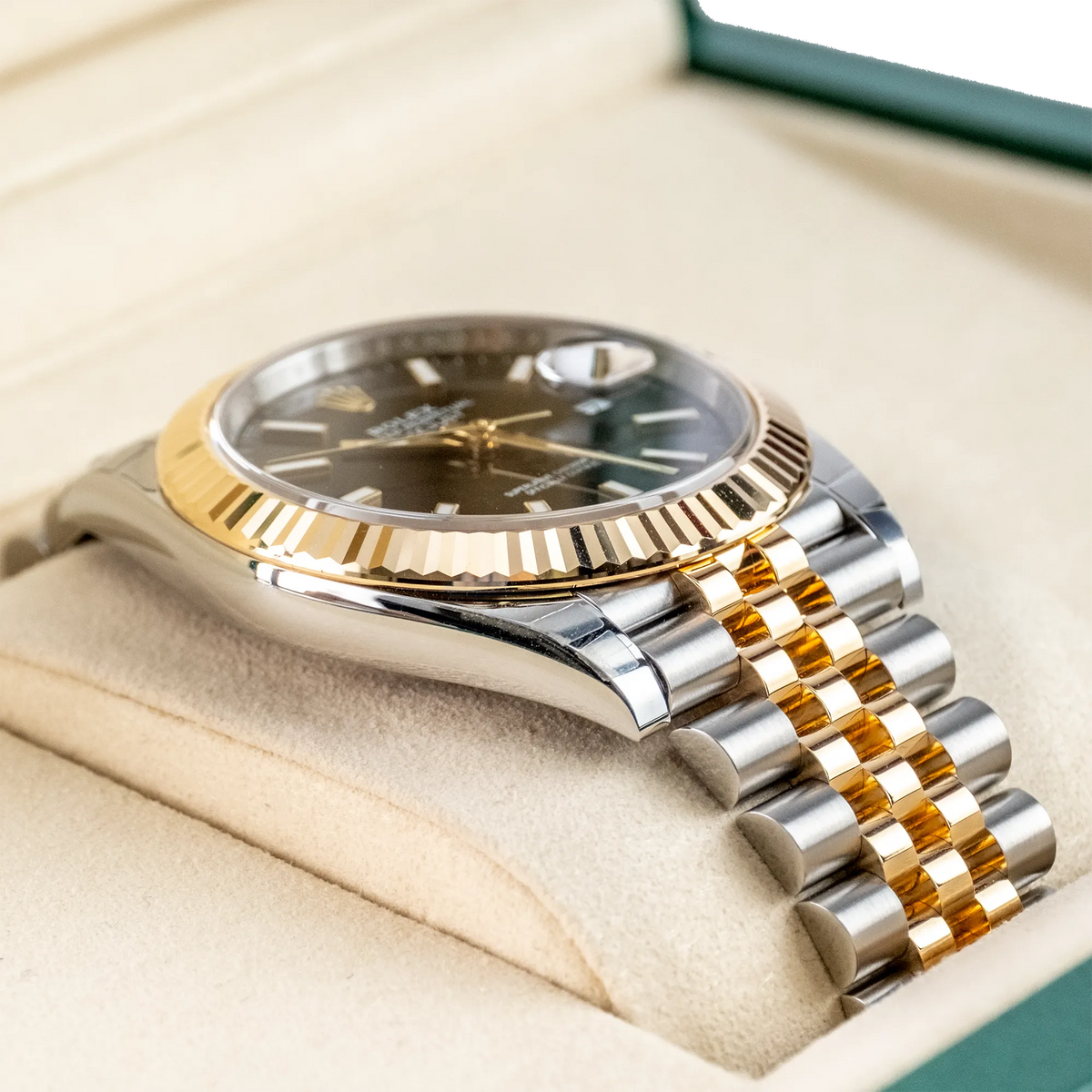 Rolex Datejust 41 Black Index Oystersteel Yellow Gold Jubilee 126333 - Left