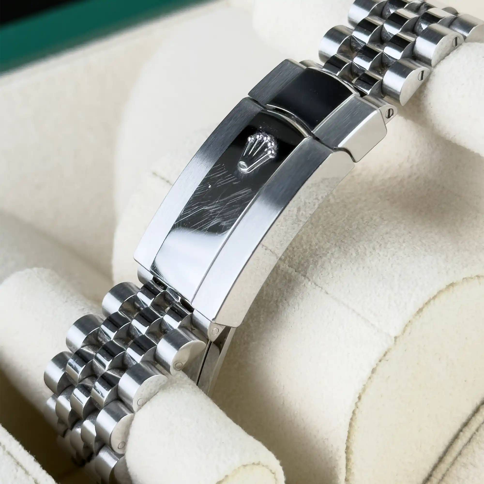 Rolex Datejust 41 Blue Motif Dial Jubilee 126334 - clasp 3