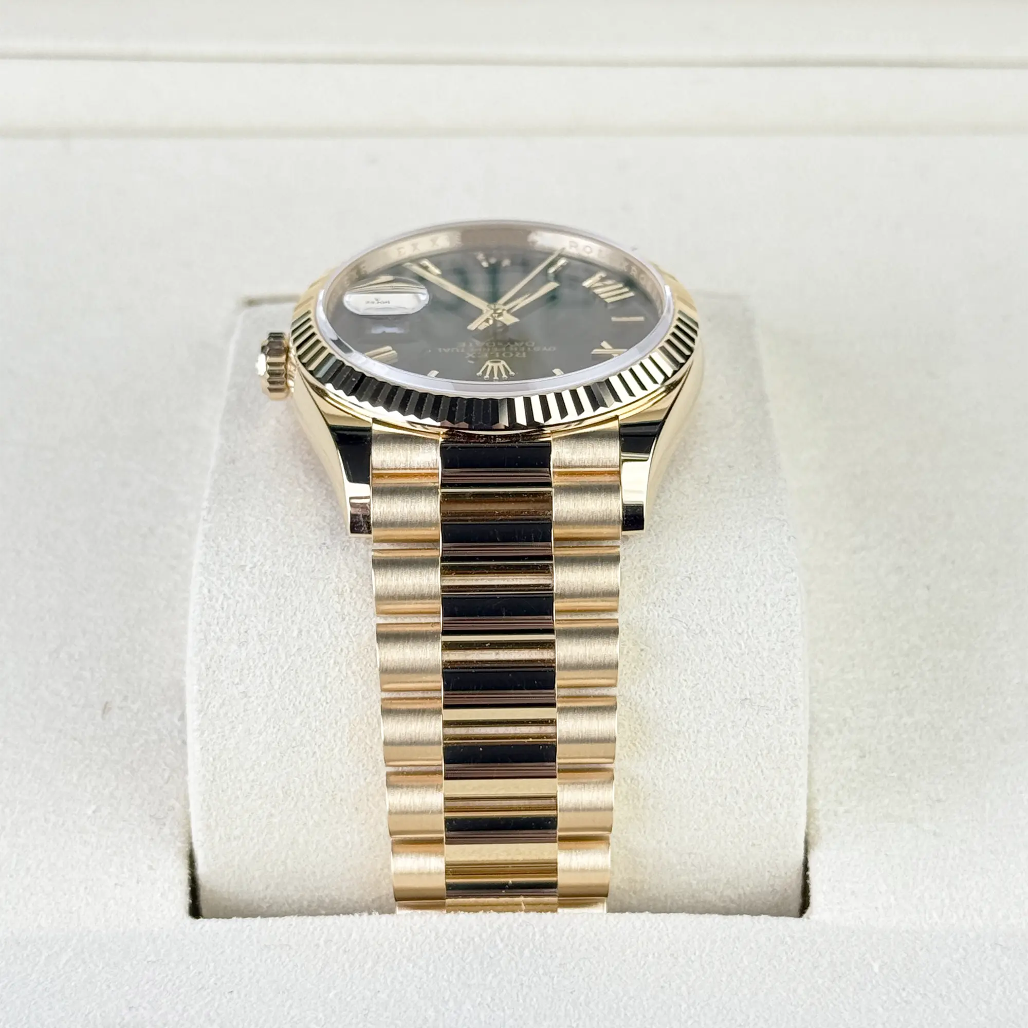 Rolex Day-Date 36 Green Ombre Roman Yellow Gold 128238- Bracelet back