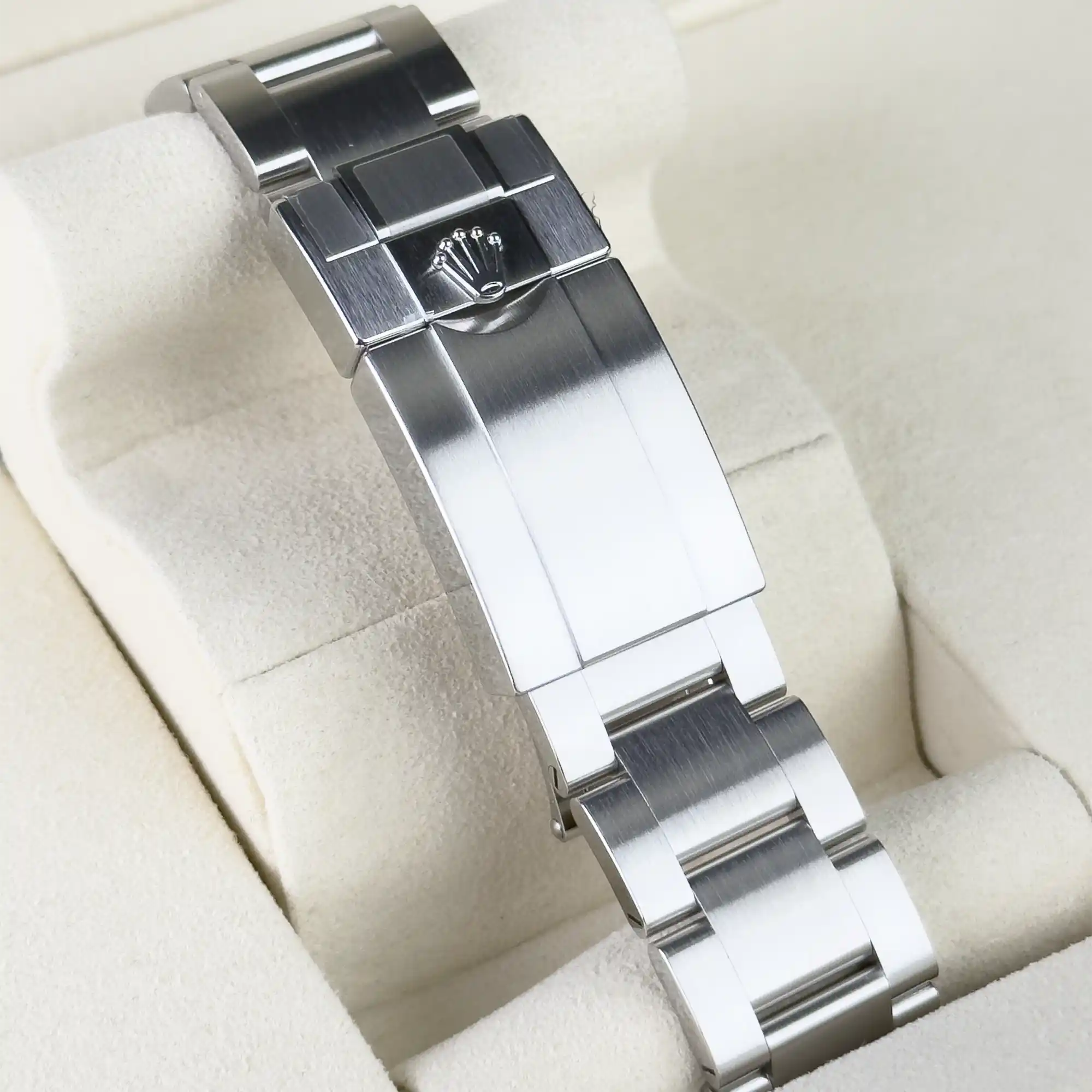 Rolex Explorer II Black Dial Stainless Steel 226570-bracelet 3