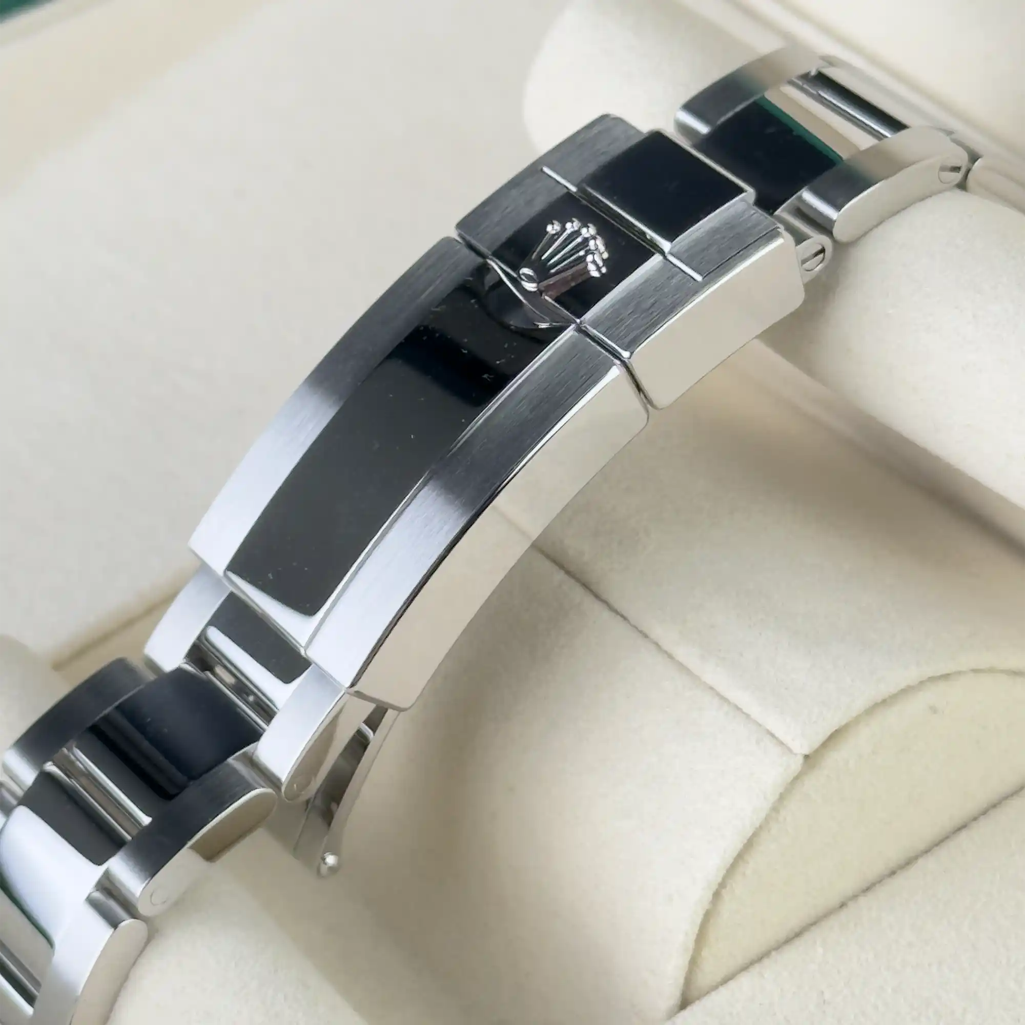 Rolex GMT Master II "Batman" Oyster 126710BLNR - Bracelet 2