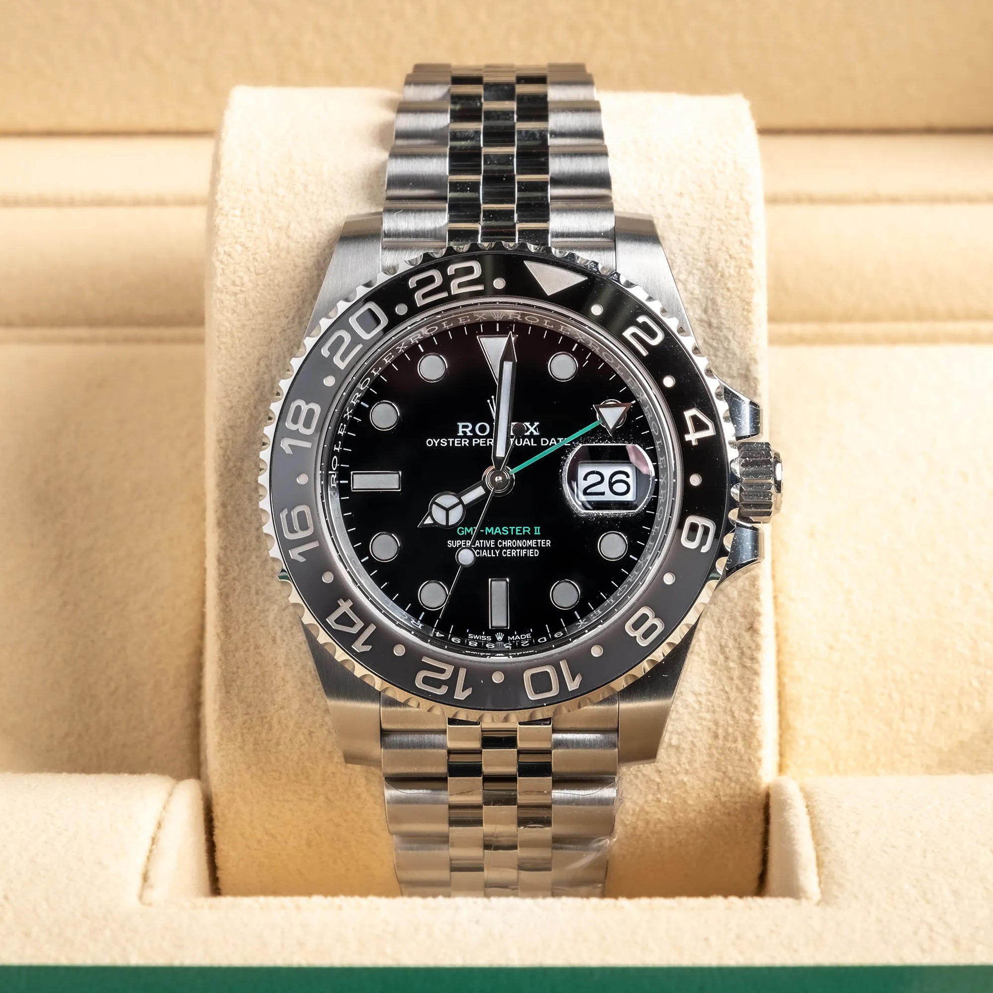 Rolex_GMT_Master_II_Bruce_Wayne_Jubilee_126710GRNR - In box