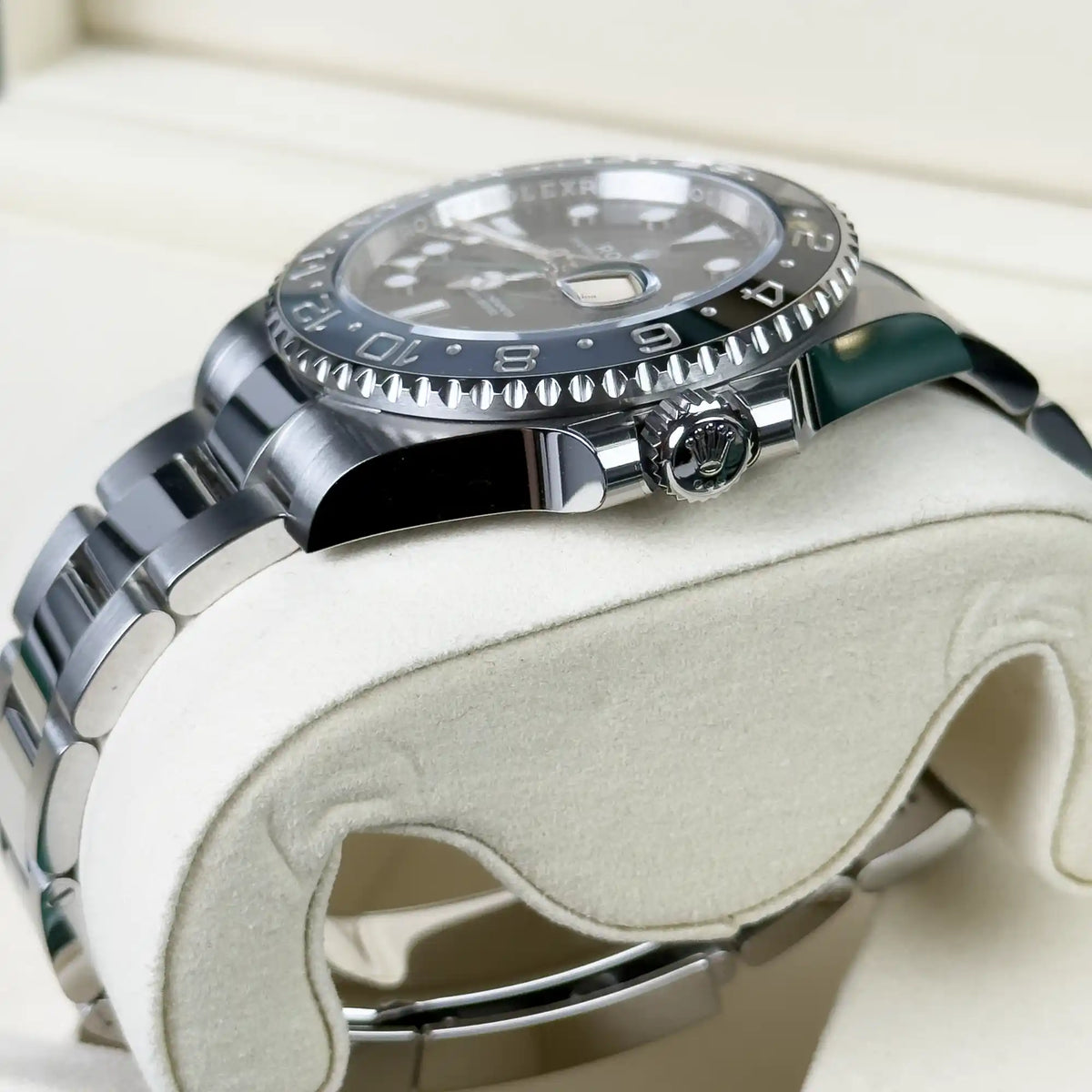 Rolex GMT Master II "Bruce Wayne" Oyster 126710GRNR - 2026 Unworn - New Card - Side 2