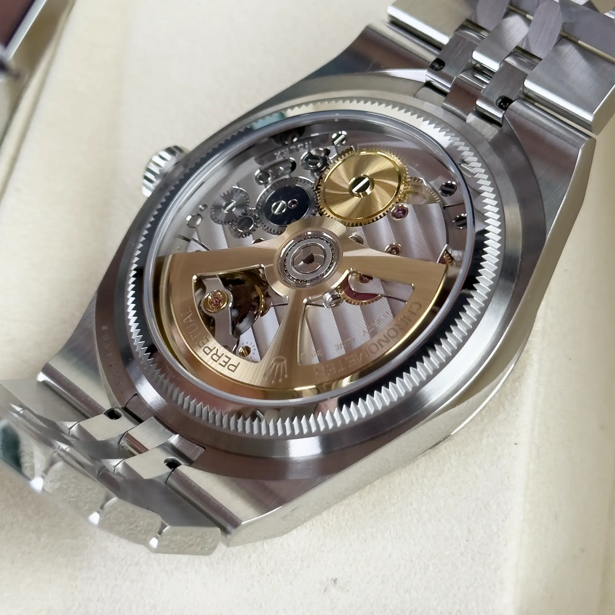 Rolex Land Dweller 40 Oystersteel White Gold White Dial Flat Jubilee 127334 - Case back