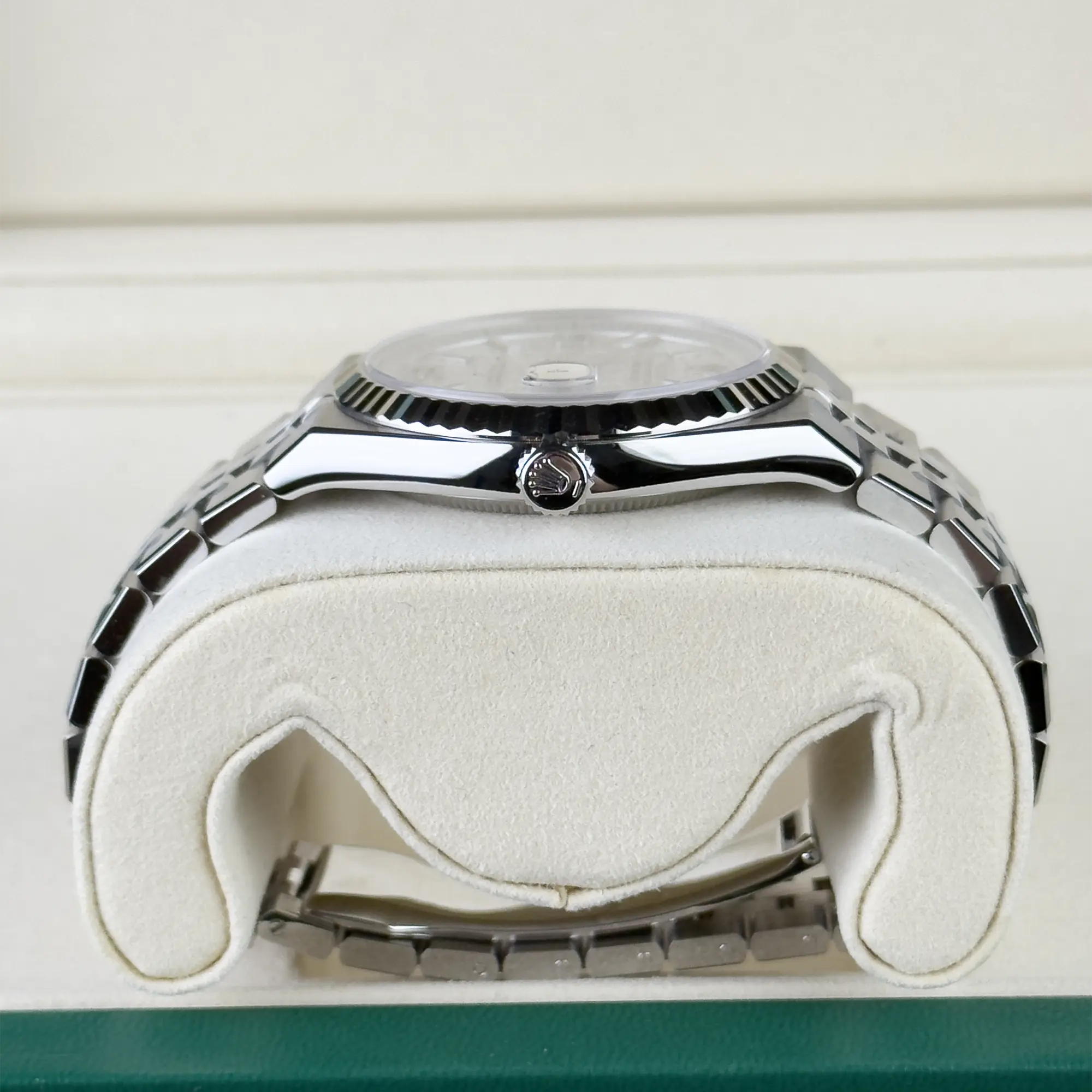 Rolex Land Dweller 40 Oystersteel White Gold White Dial Flat Jubilee 127334 - Crown