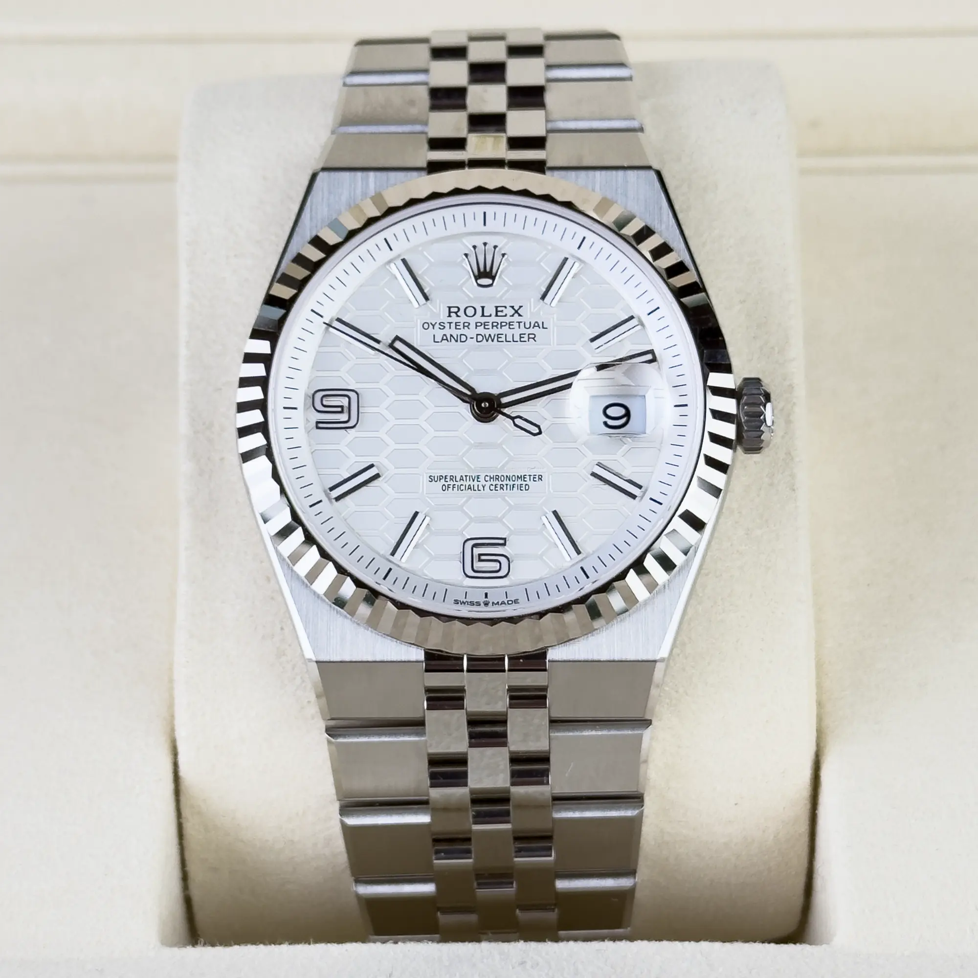 Rolex Land Dweller 40 Oystersteel White Gold White Dial Flat Jubilee 127334 - Front
