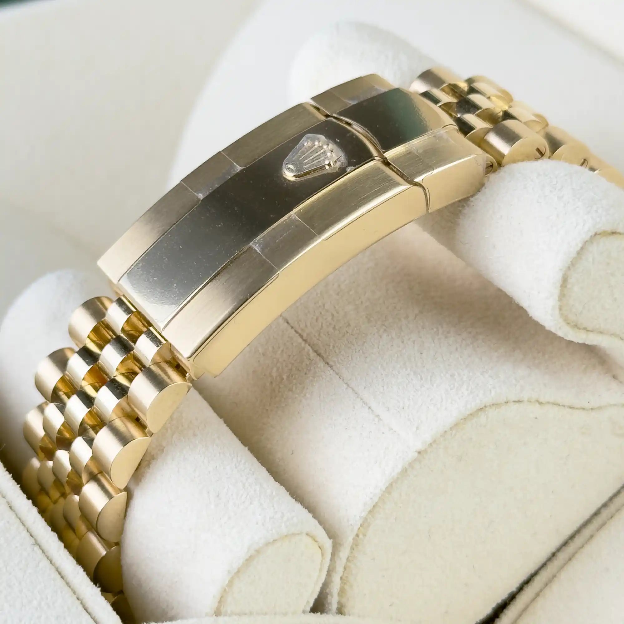 Rolex Sky Dweller Bright Green Dial Yellow Gold Jubilee 336938 - clasp 1