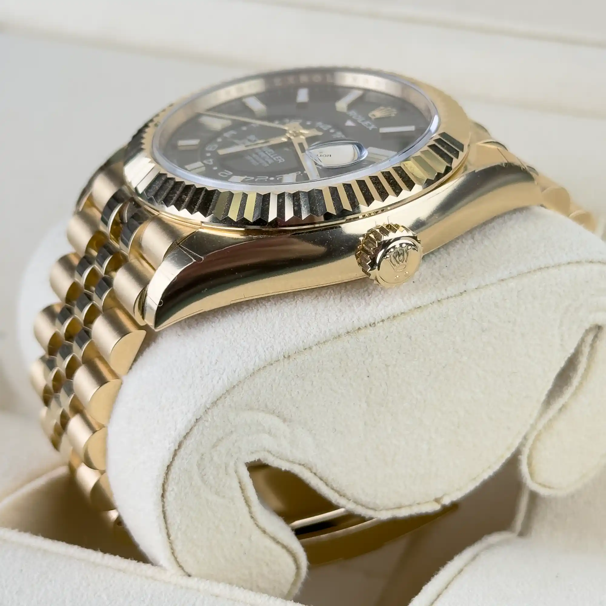 Rolex Sky Dweller Bright Green Dial Yellow Gold Jubilee 336938 - side 1