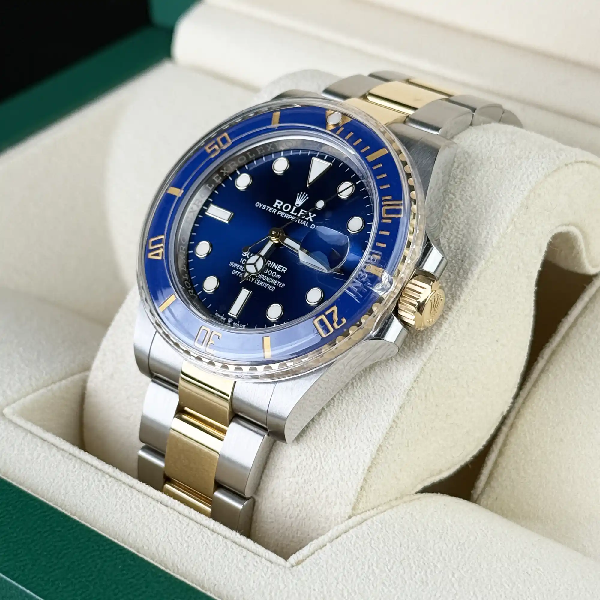 Rolex Submariner "Bluesy" 41 Oystersteel Yellow Gold 126613LB - Pre-owned Right