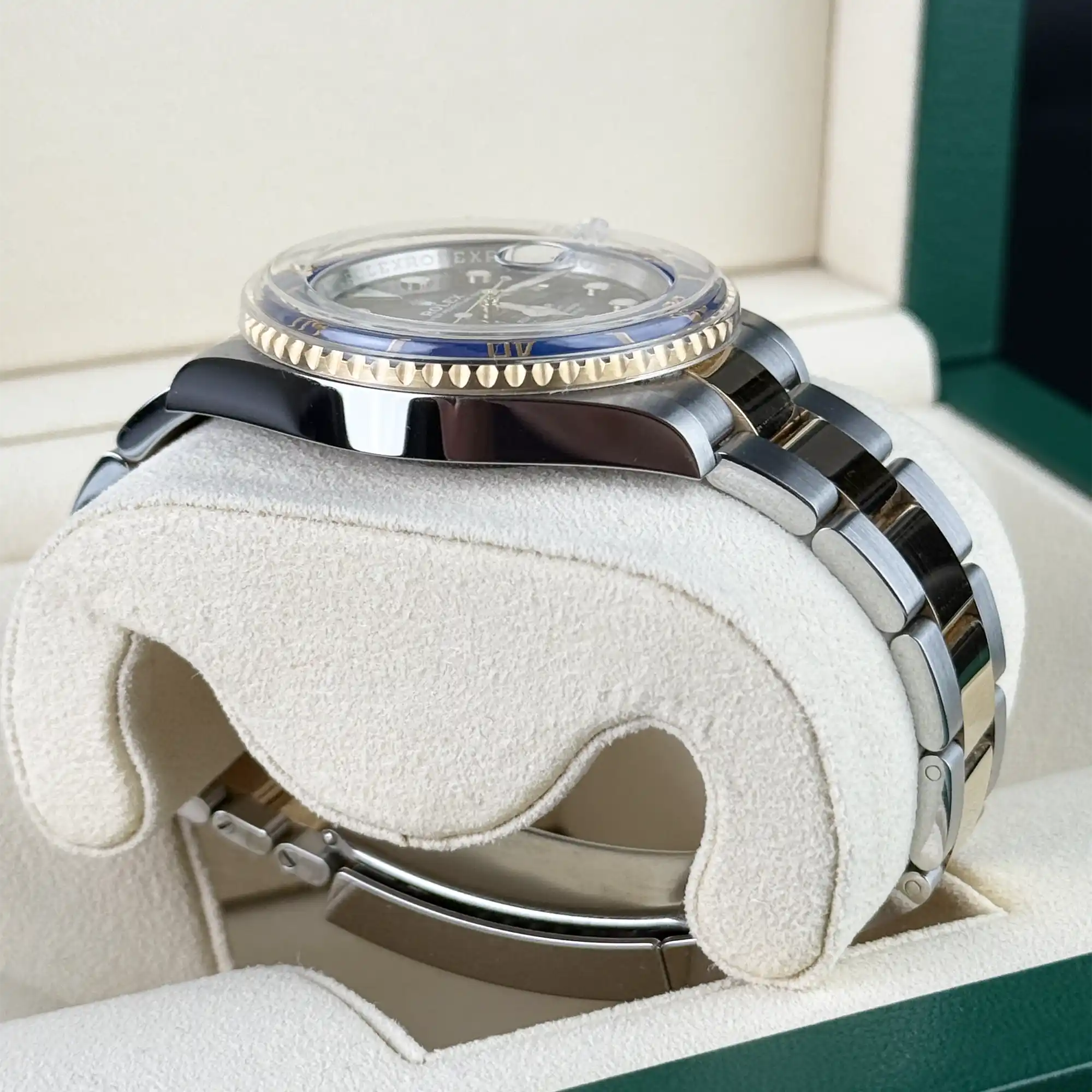 Rolex Submariner "Bluesy" 41 Oystersteel Yellow Gold 126613LB - Pre-owned Side 1