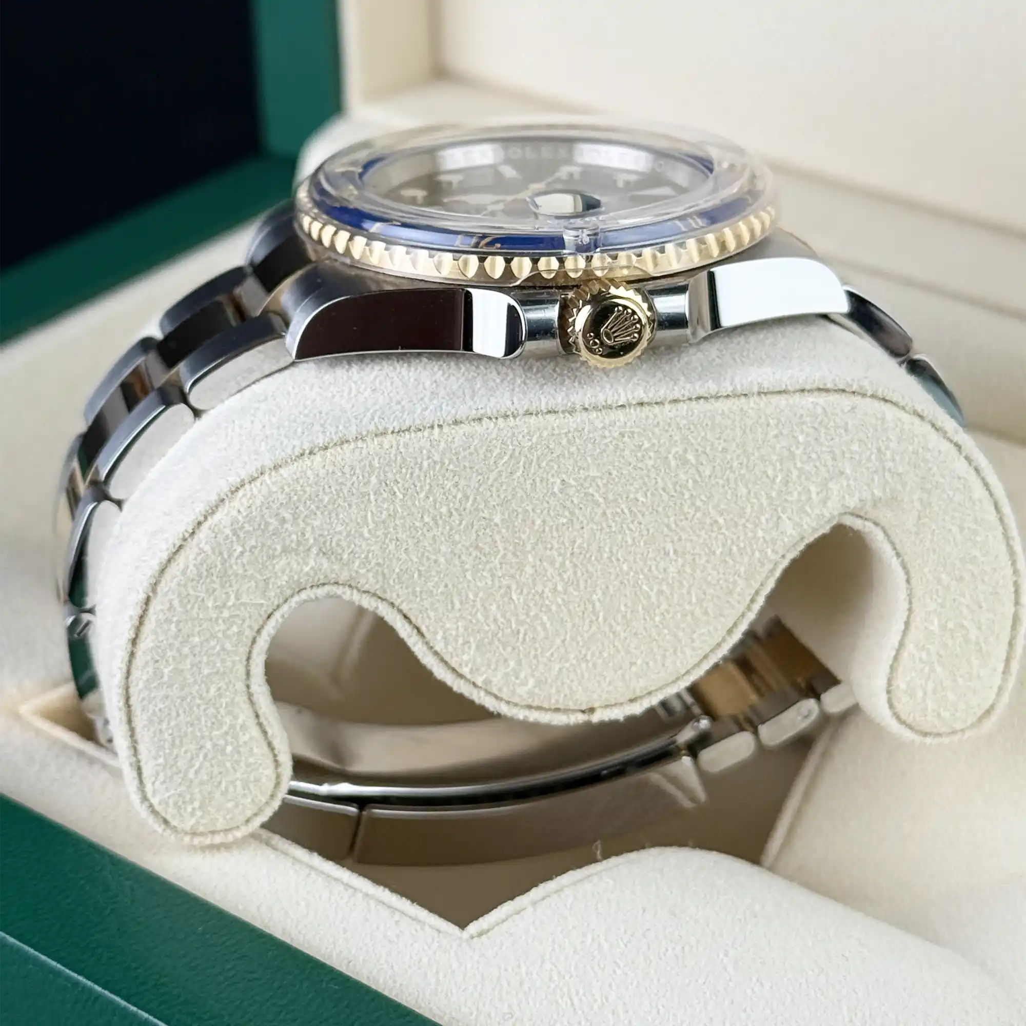 Rolex Submariner "Bluesy" 41 Oystersteel Yellow Gold 126613LB - Pre-owned Side 2