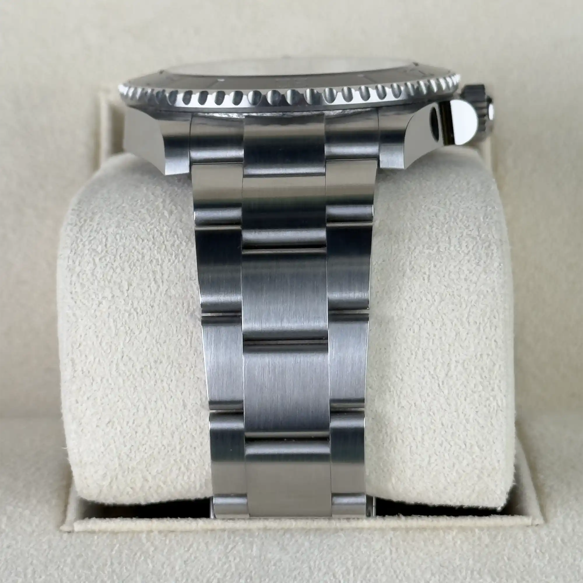 Rolex Submariner No Date Black Dial 124060 - PreOwned - Bracelet 2