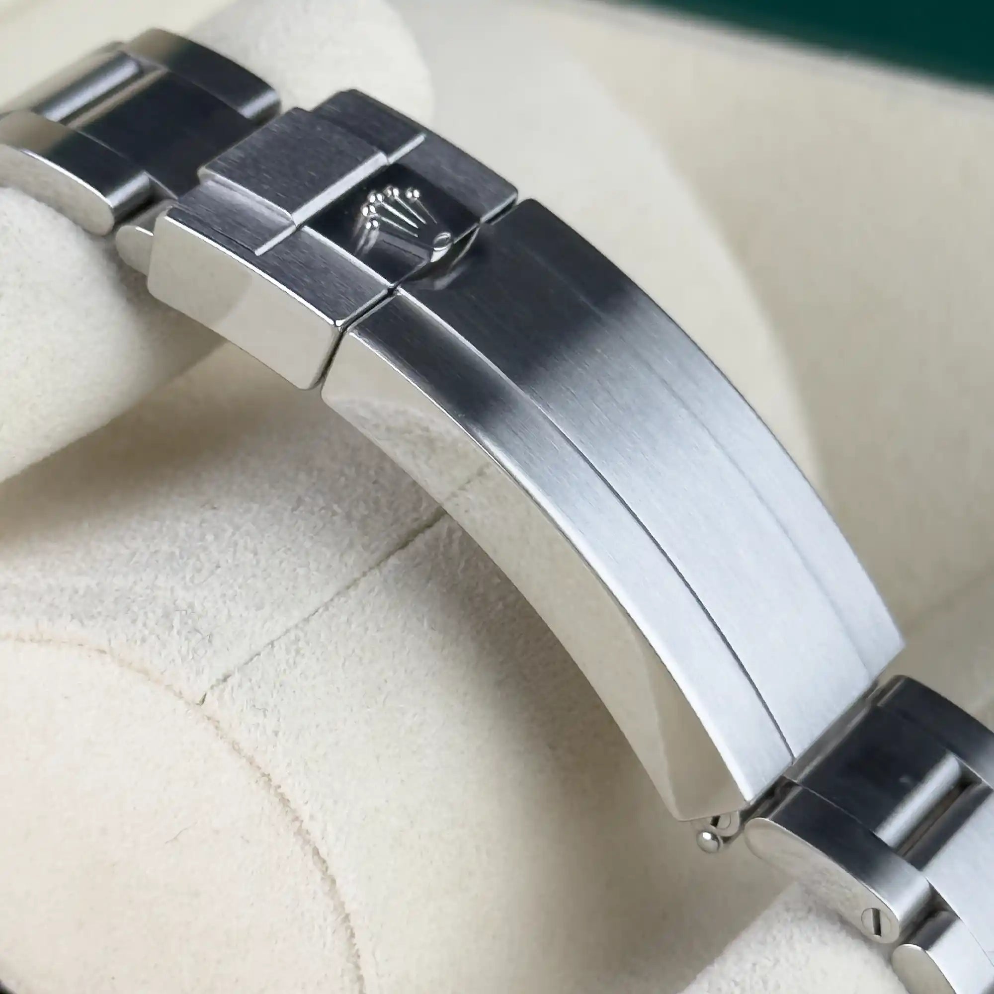 Rolex Submariner No Date Black Dial 124060 - PreOwned - Clasp 2