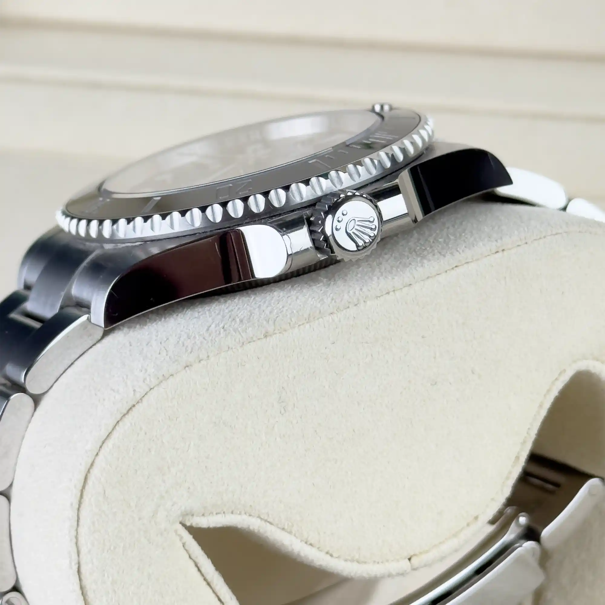 Rolex Submariner No Date Black Dial 124060 - PreOwned - Side 4