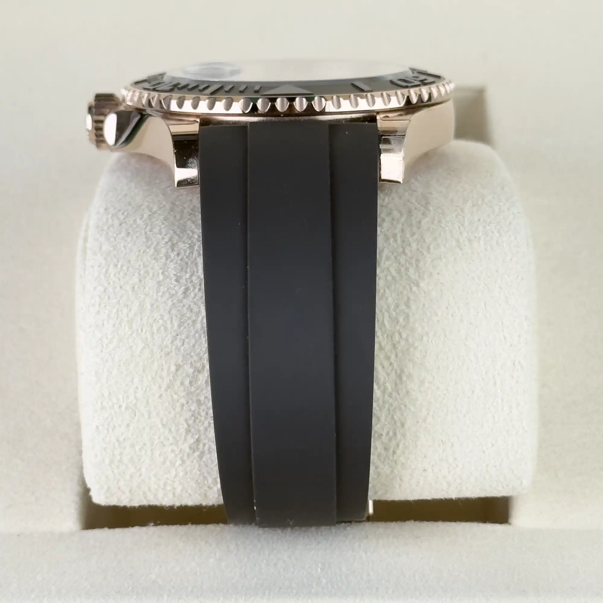 Rolex_Yacht-Master_40_Black_Dial_Everose_Gold_126655_-_bracelet2