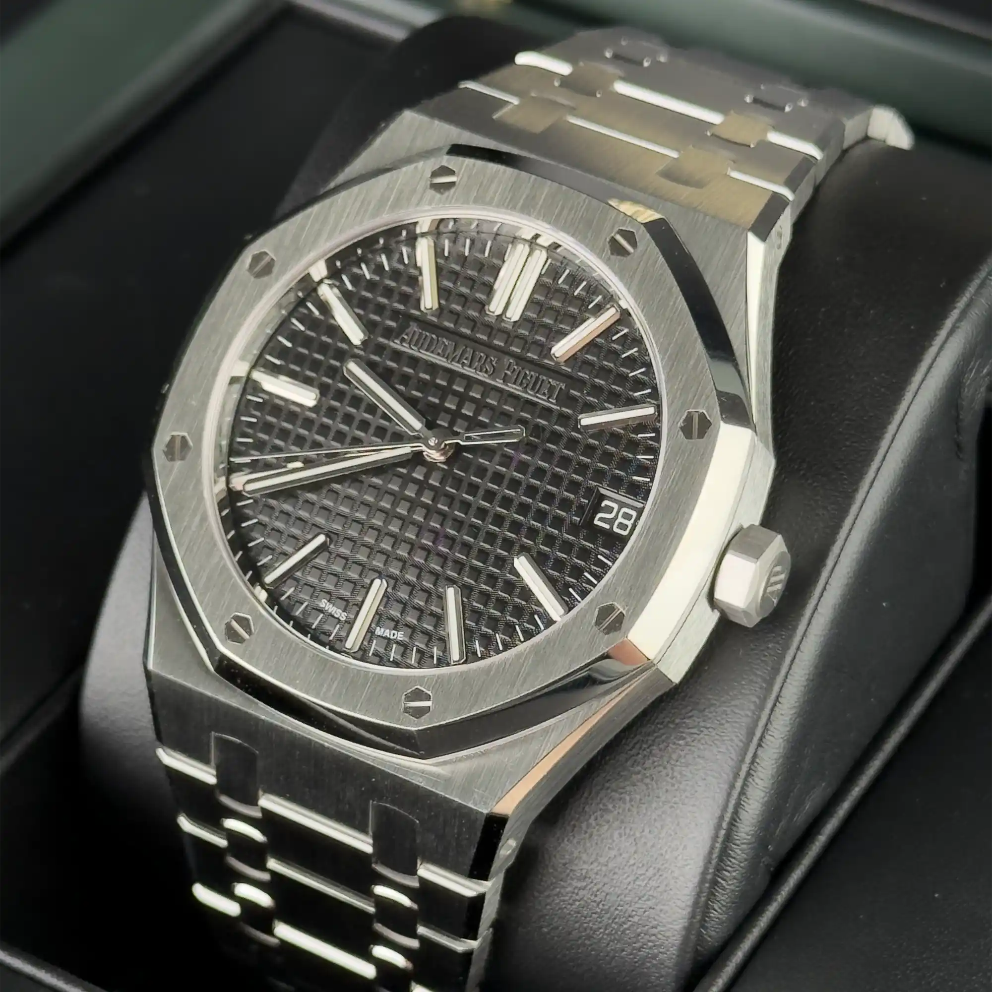 Audemars Piguet Royal Oak 41mm Black Dial Steel 15510ST.OO.1320ST.07 - Right