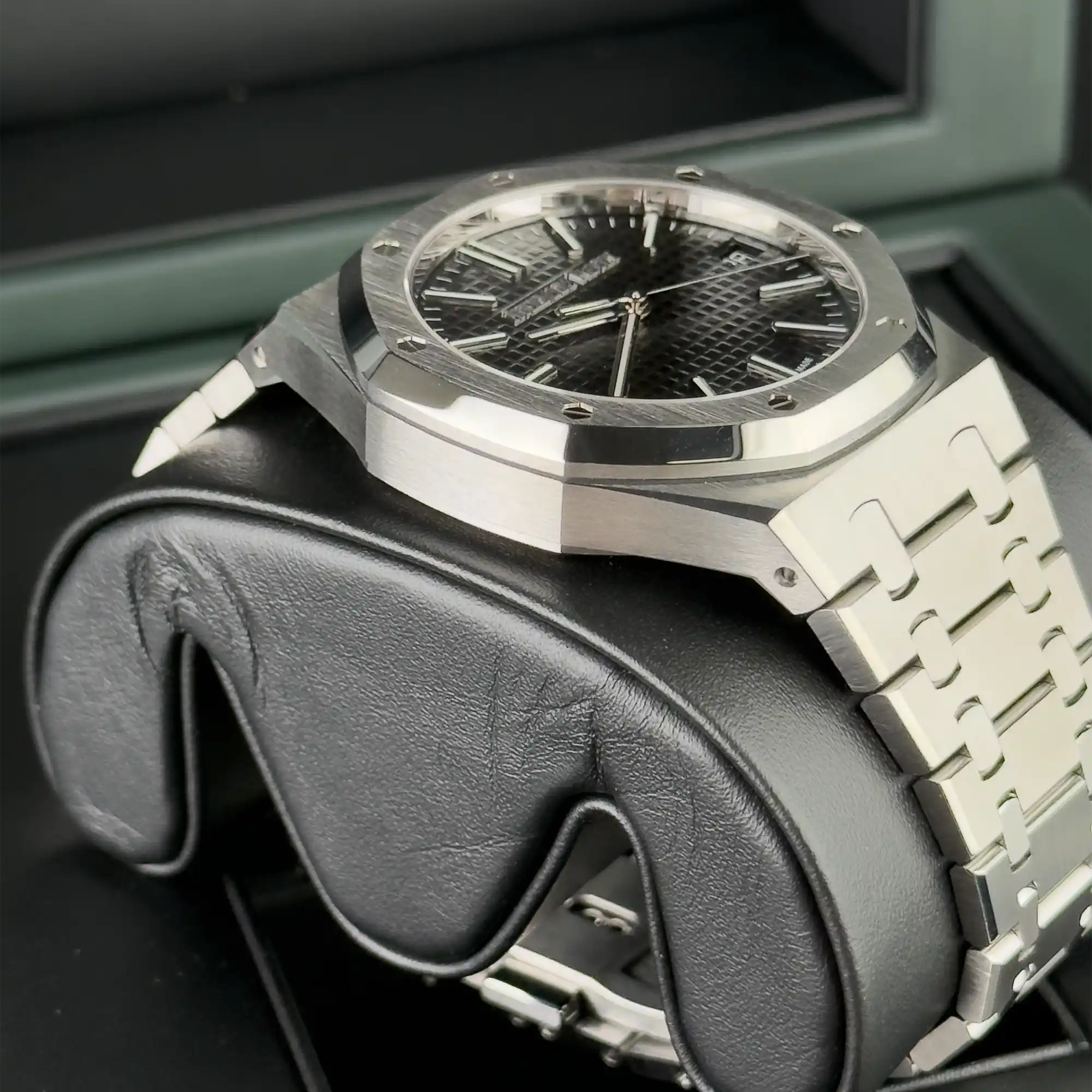 Audemars Piguet Royal Oak 41mm Black Dial Steel 15510ST.OO.1320ST.07 -  Side 1