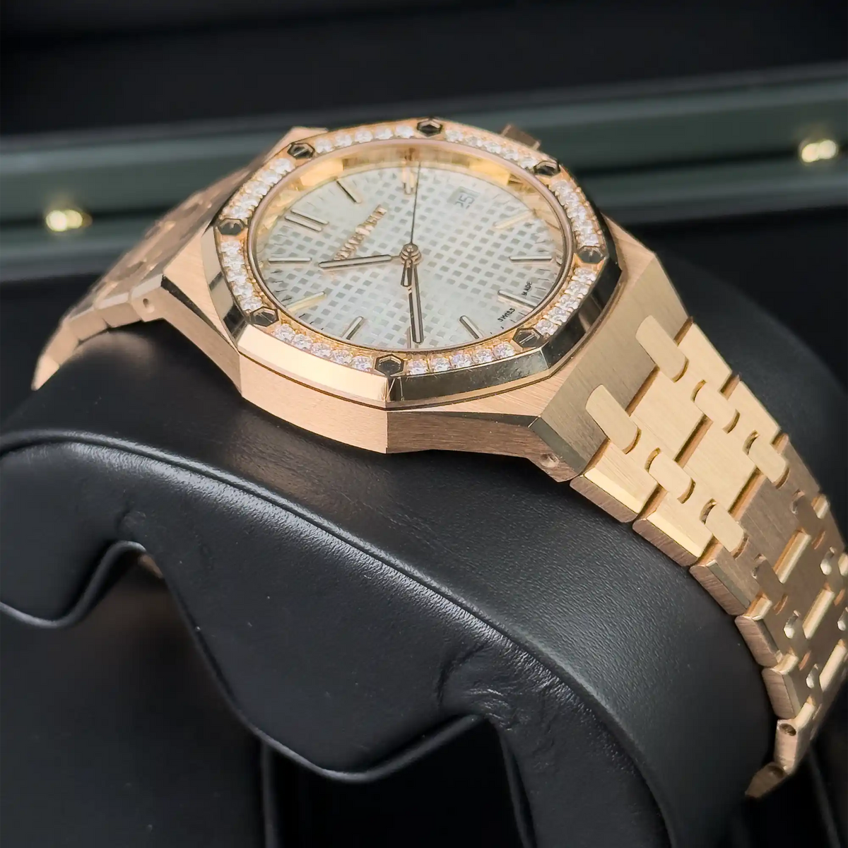 Audemars Piguet Royal Oak Silver Dial Rose Gold Diamond Bezel 15551OR.ZZ.1356OR.04 - 2026 Pre-Owned Mint - Side 1
