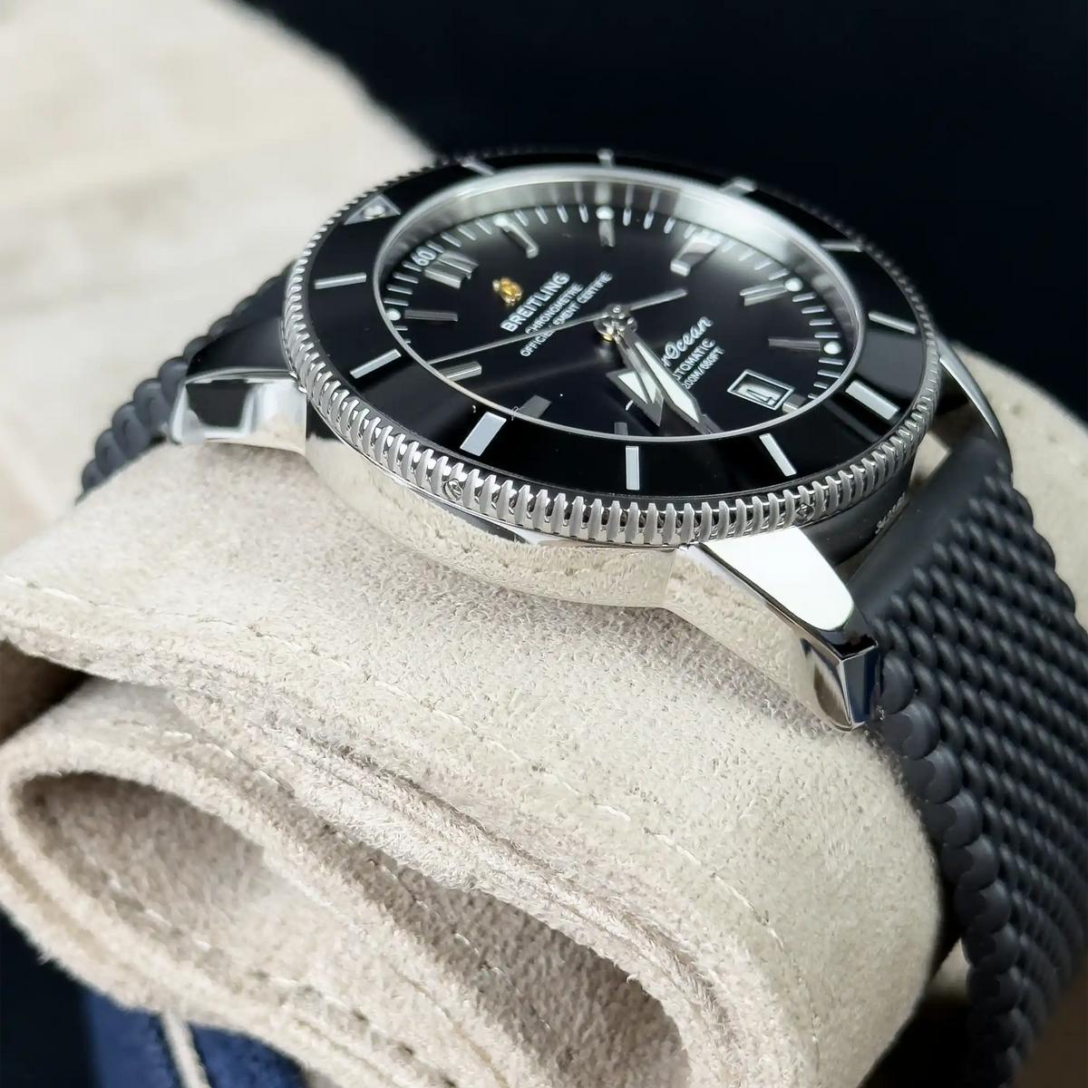 Breitling Superocean Heritage Black Dial Black Rubber Strap 46mm AB2020 - Side 1