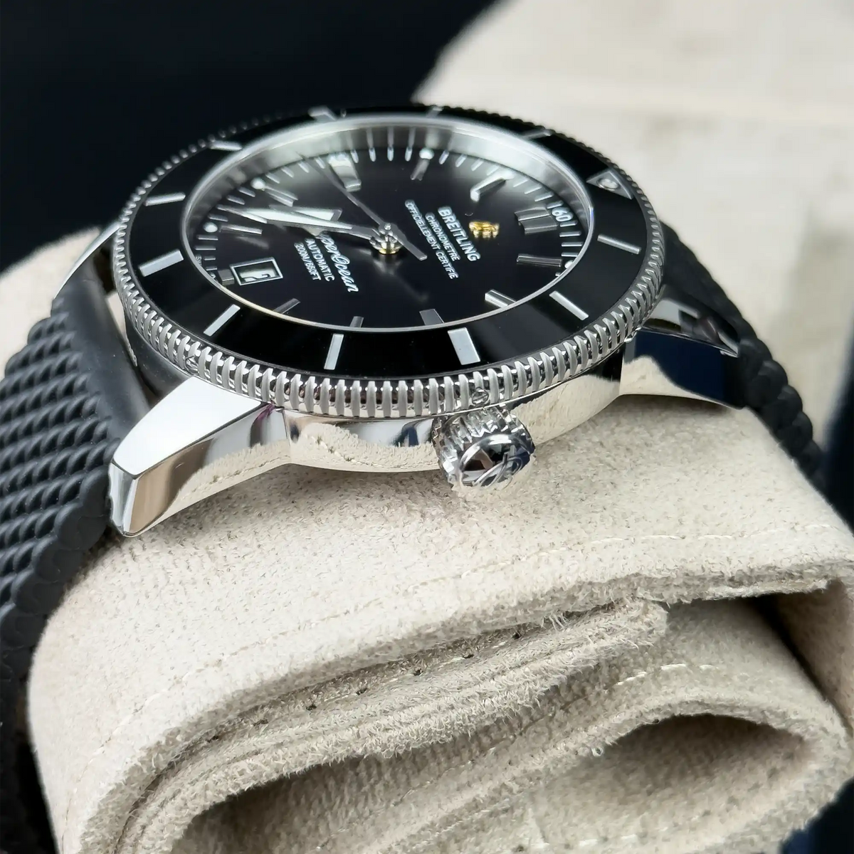 Breitling Superocean Heritage Black Dial Black Rubber Strap 46mm AB2020 - Side 2