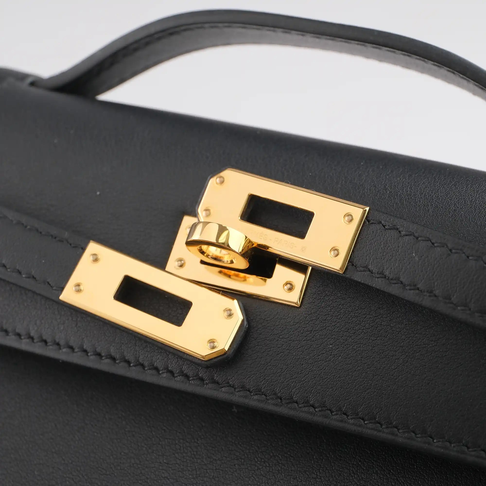 Hermès Kelly Pochette Black Swift Leather Gold Hardware - Plaque