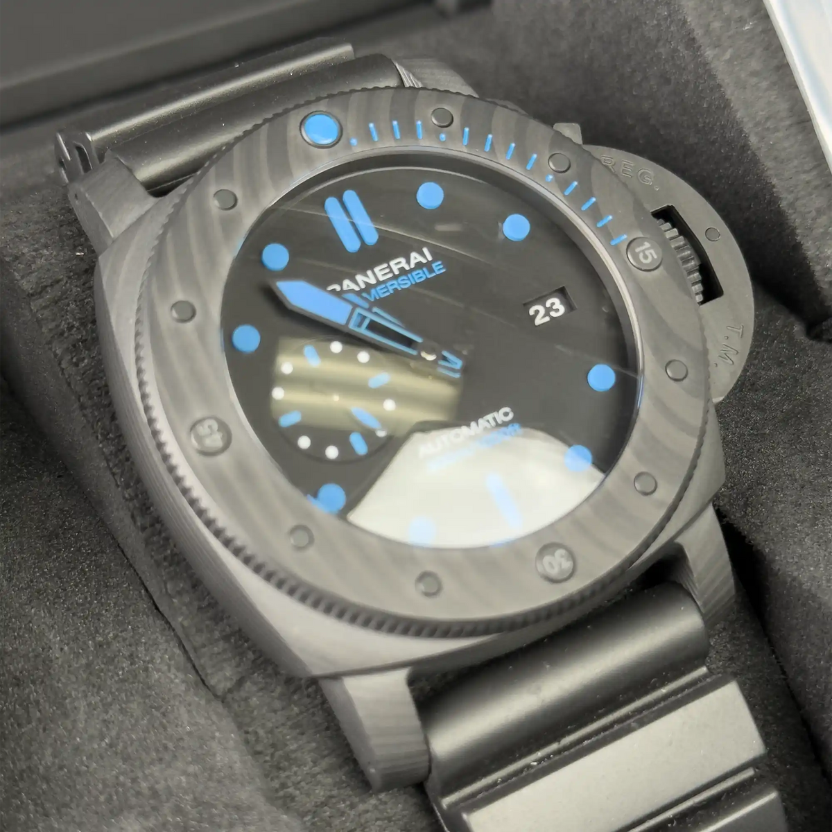 Panerai Submersible Carbotech Black Dial 47mm PAM01616 - Left