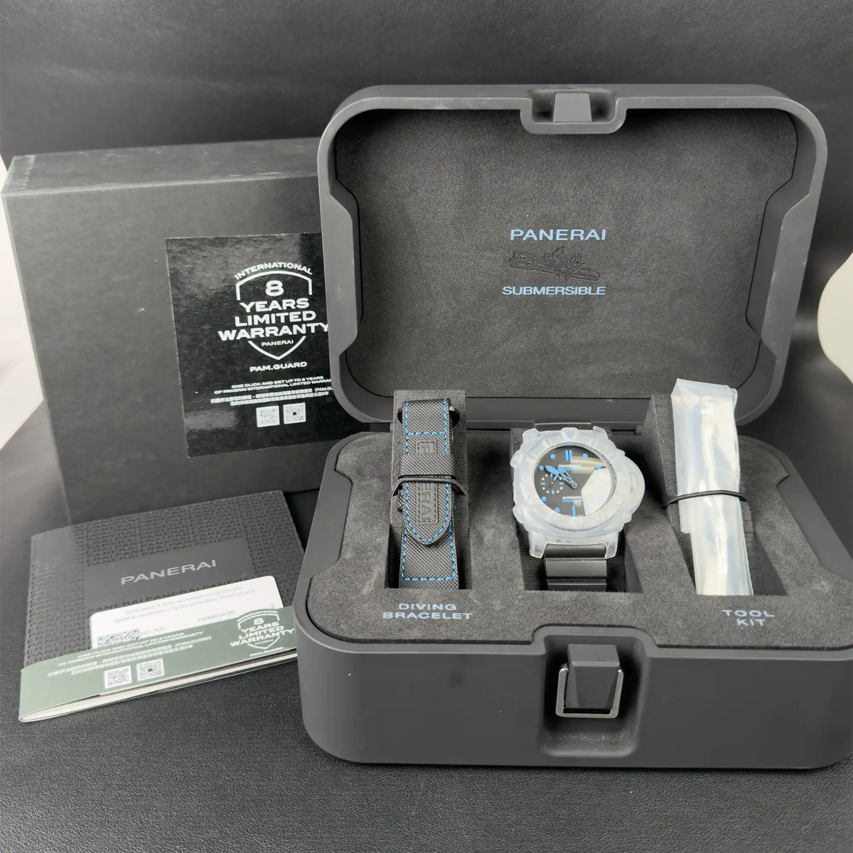 Panerai Submersible Carbotech Black Dial 47mm PAM01616 - Set