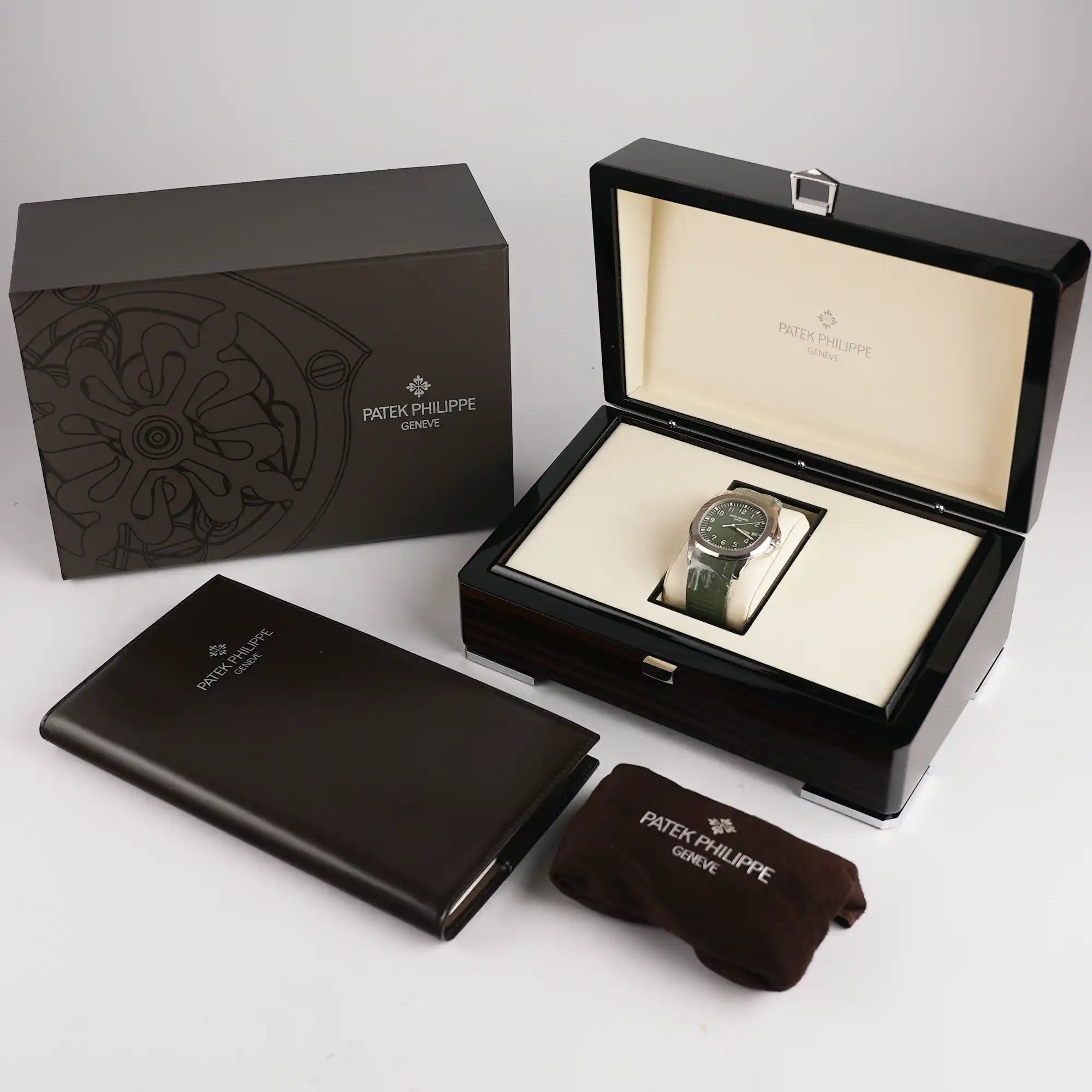 Patek Philippe Aquanaut Khaki Green 5168G-010 - Full set