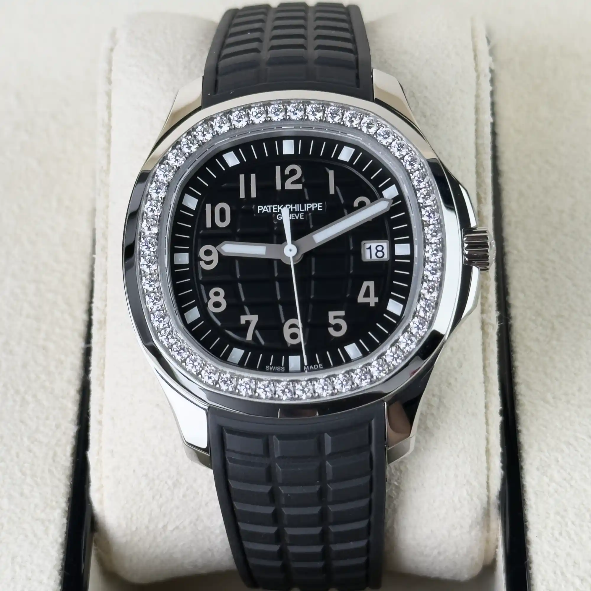  Patek Philippe Aquanaut Luce Black Dial Diamond Bezel 38.8mm Stainless Steel 5267/200A-001-front