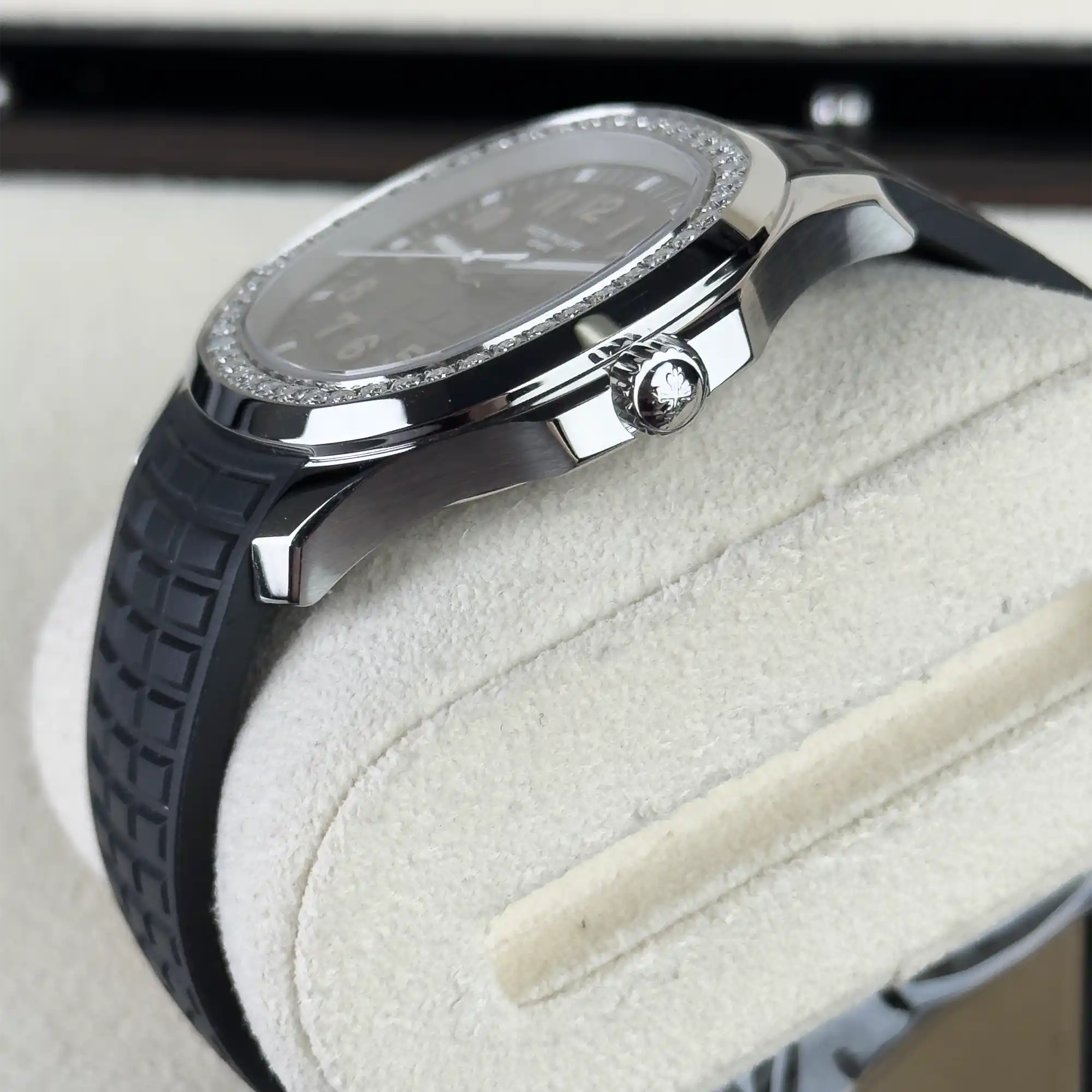  Patek Philippe Aquanaut Luce Black Dial Diamond Bezel 38.8mm Stainless Steel 5267/200A-001-side 2