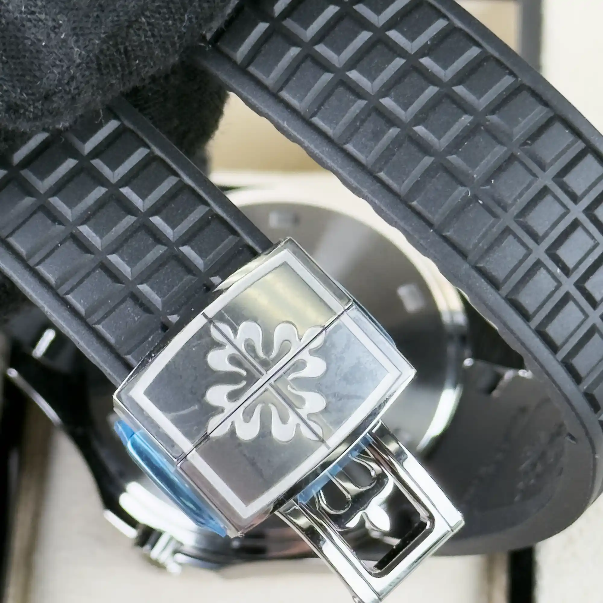  Patek Philippe Aquanaut Luce Black Dial Diamond Bezel 38.8mm Stainless Steel 5267/200A-001 Clasp