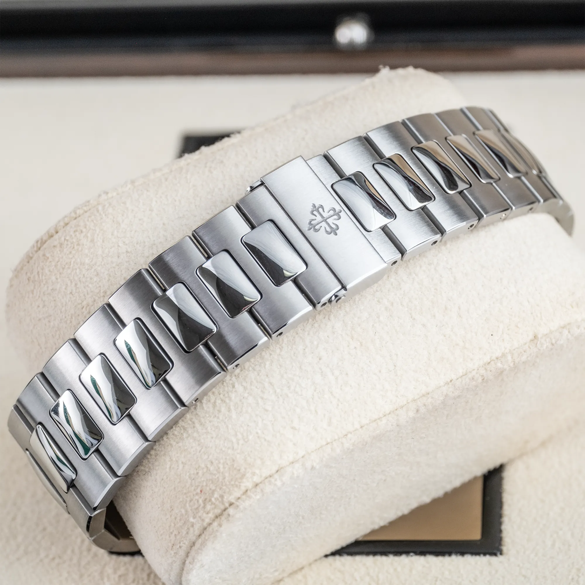 Patek Philippe Nautilus Blue Dial Steel 5712/1A - Pre-owned - Bracelet