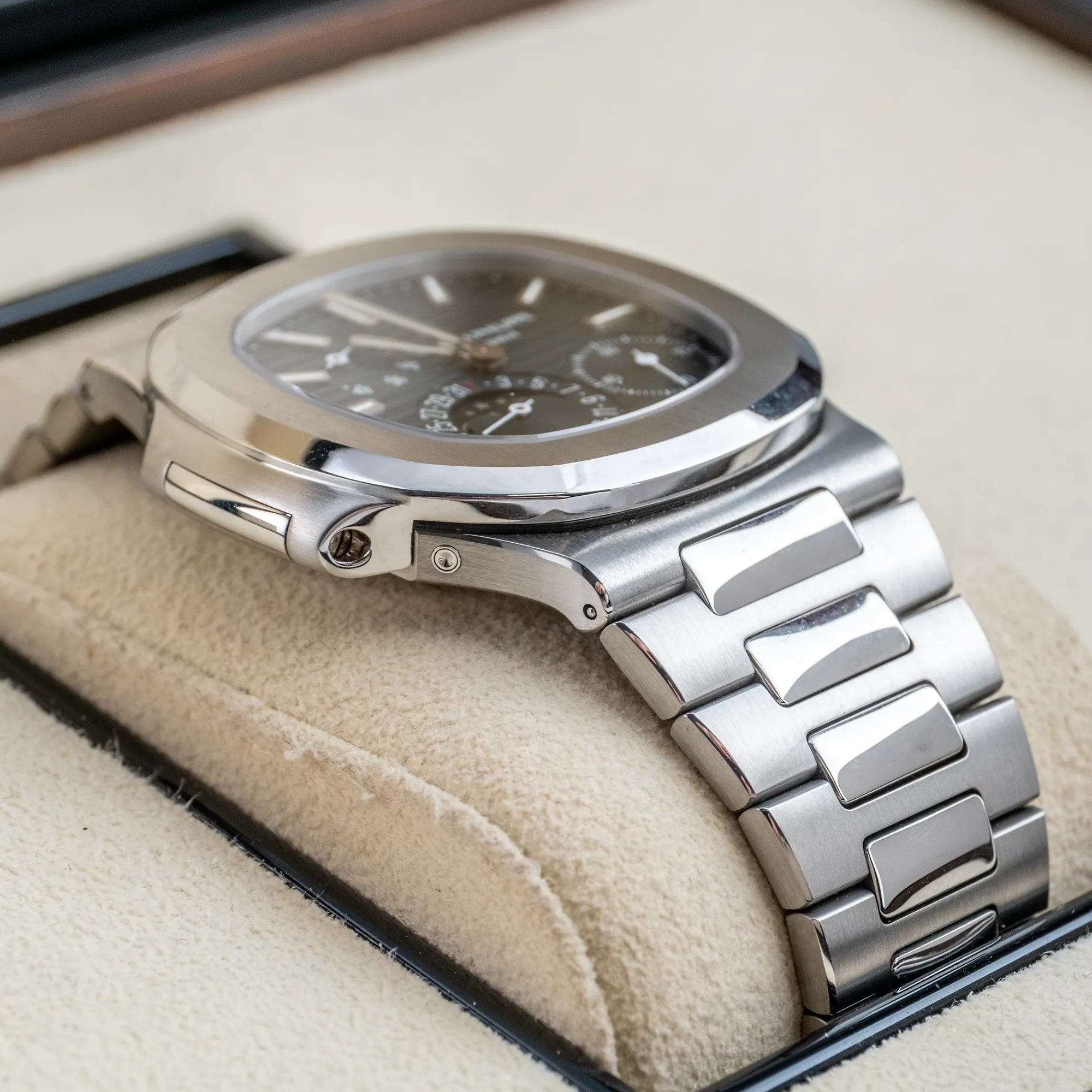Patek Philippe Nautilus Blue Dial Steel 5712/1A - Pre-owned - Left