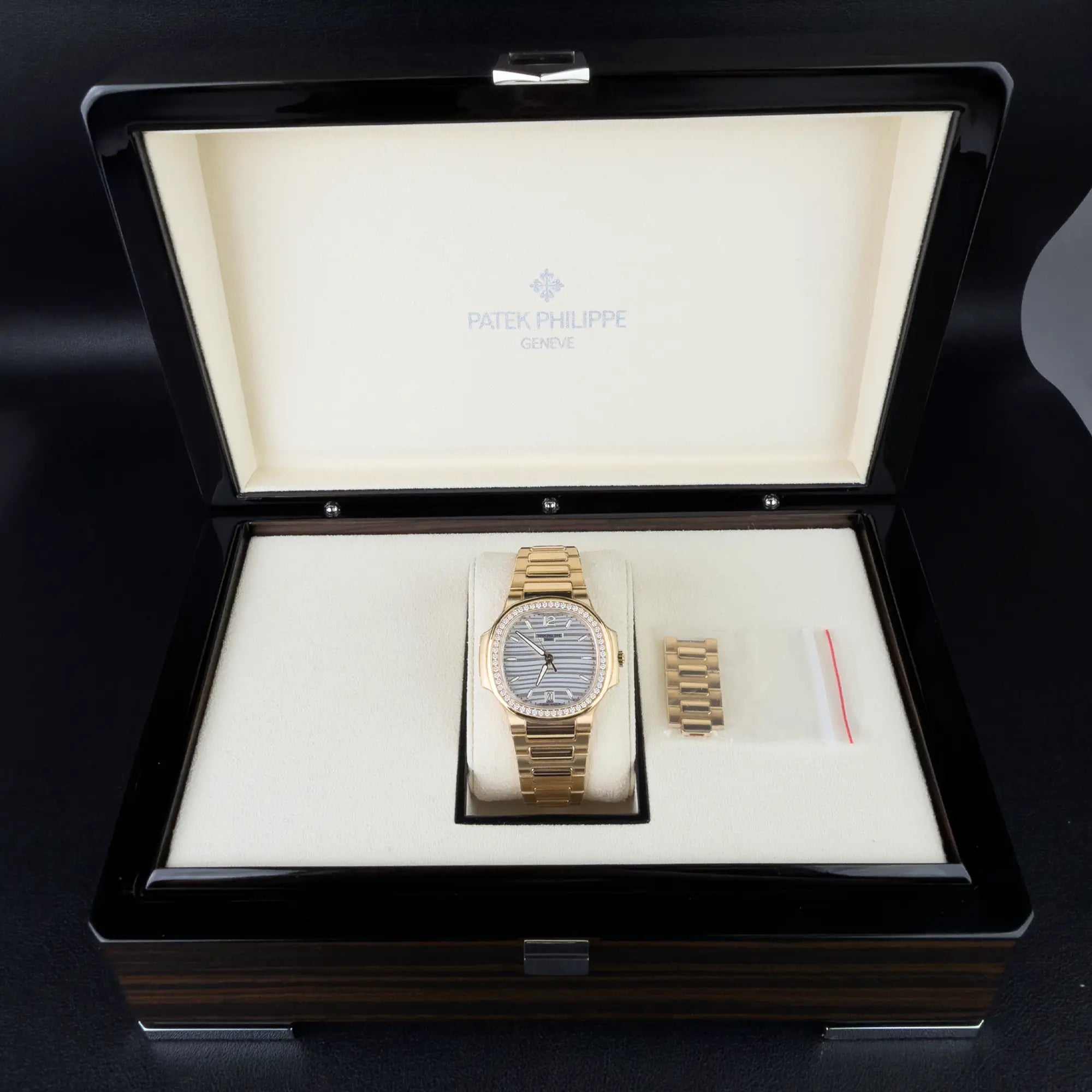 Patek Philippe Nautilus Champagne Dial 7118-1200R - Pre-Owned Mint - Full set
