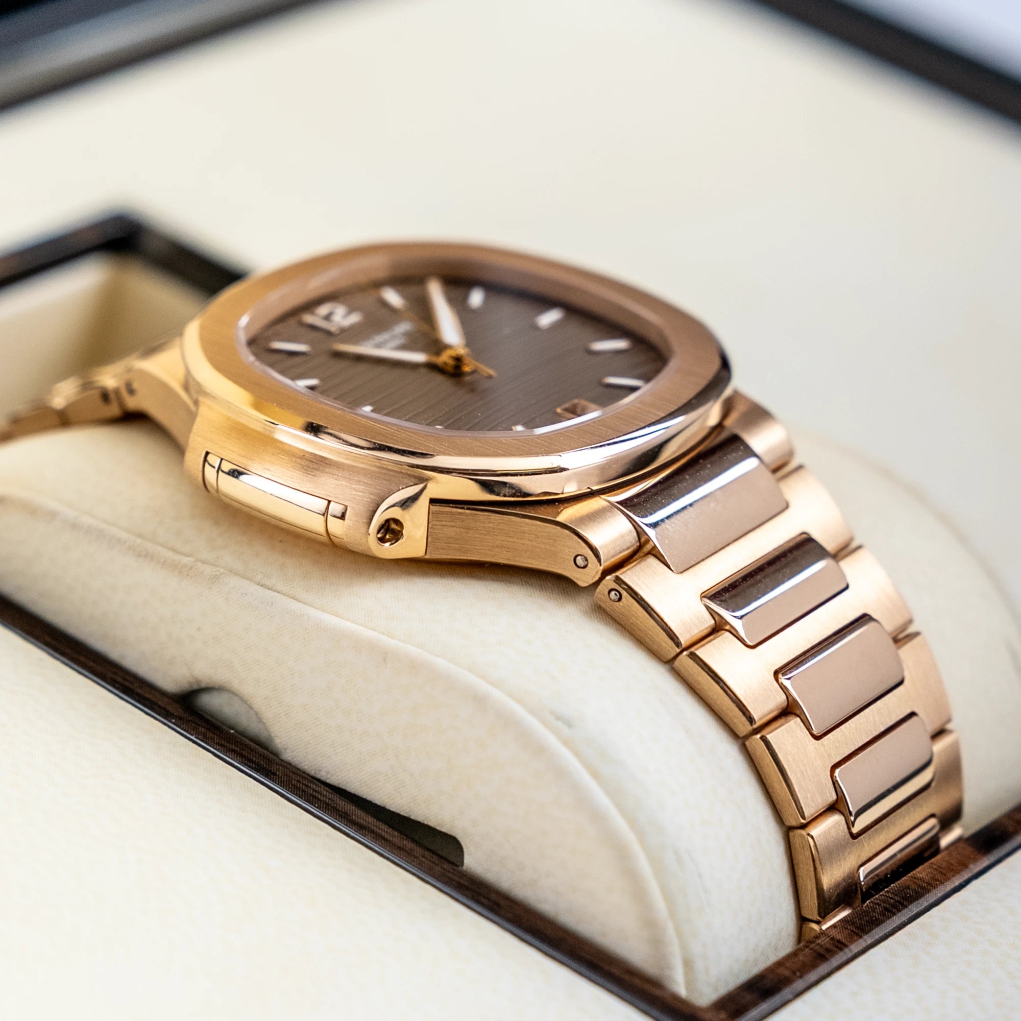 Patek Philippe Nautilus Lady Champagne Dial Rose Gold 35.2mm 7118/1R-010 - Left