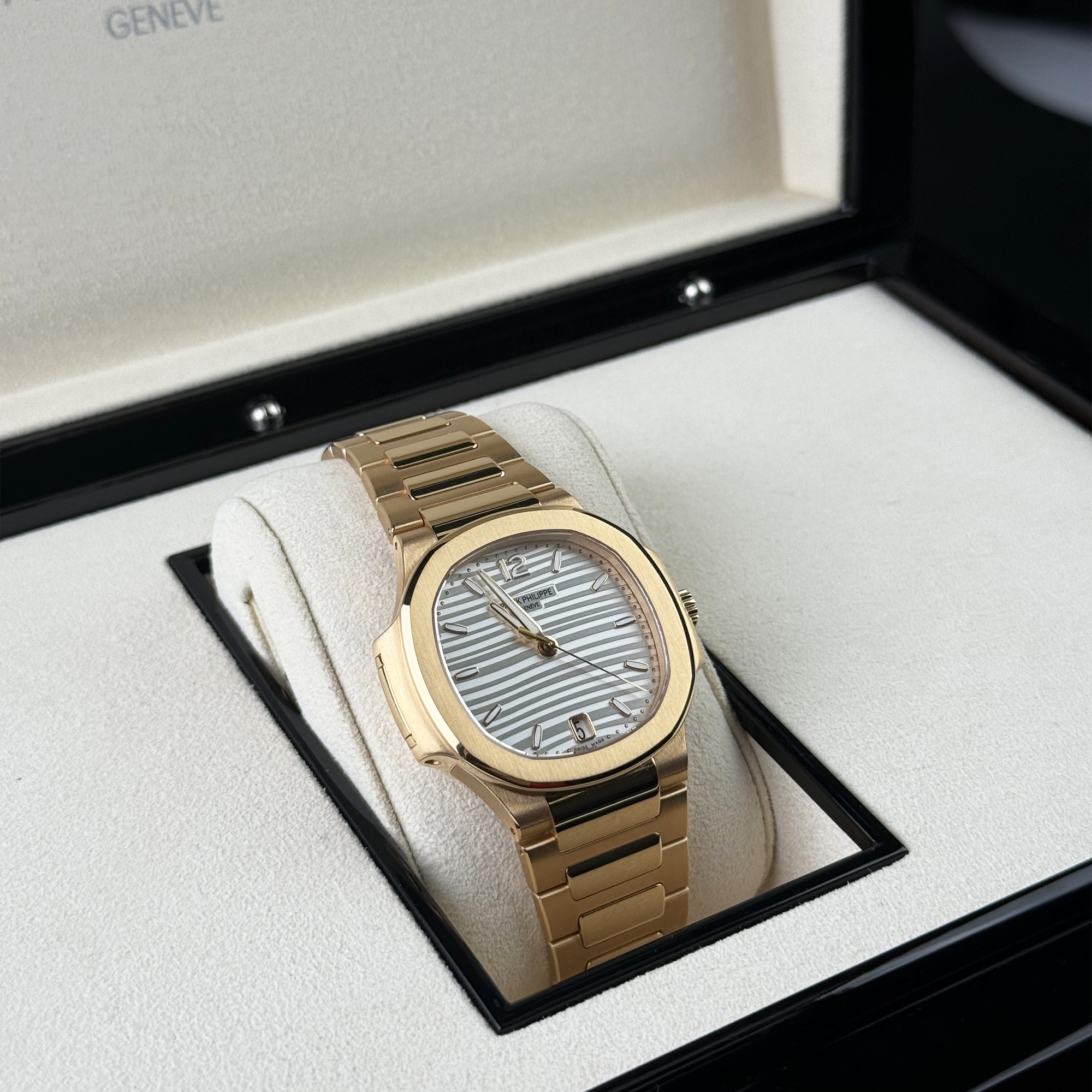 Patek Philippe Nautilus Lady Silvery Opaline Dial Rose Gold 35.2mm 7118/1R-001 - Preowned - Left