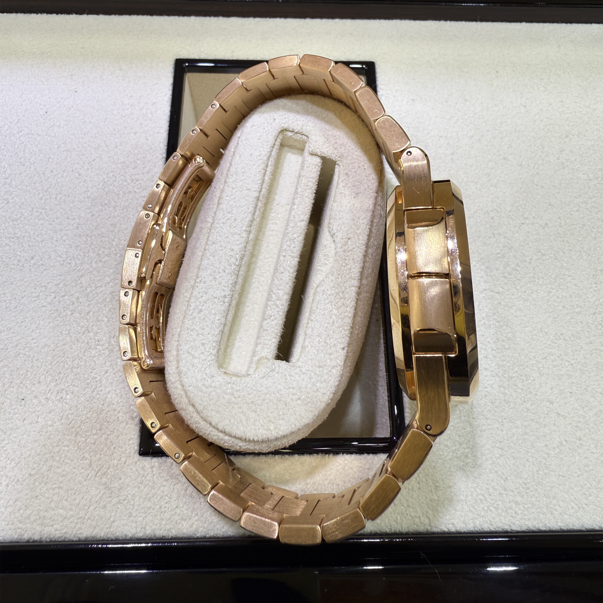 Patek Philippe Nautilus Travel Time Chronograph 5990/1R-001 - Pre-Owned - Side 1