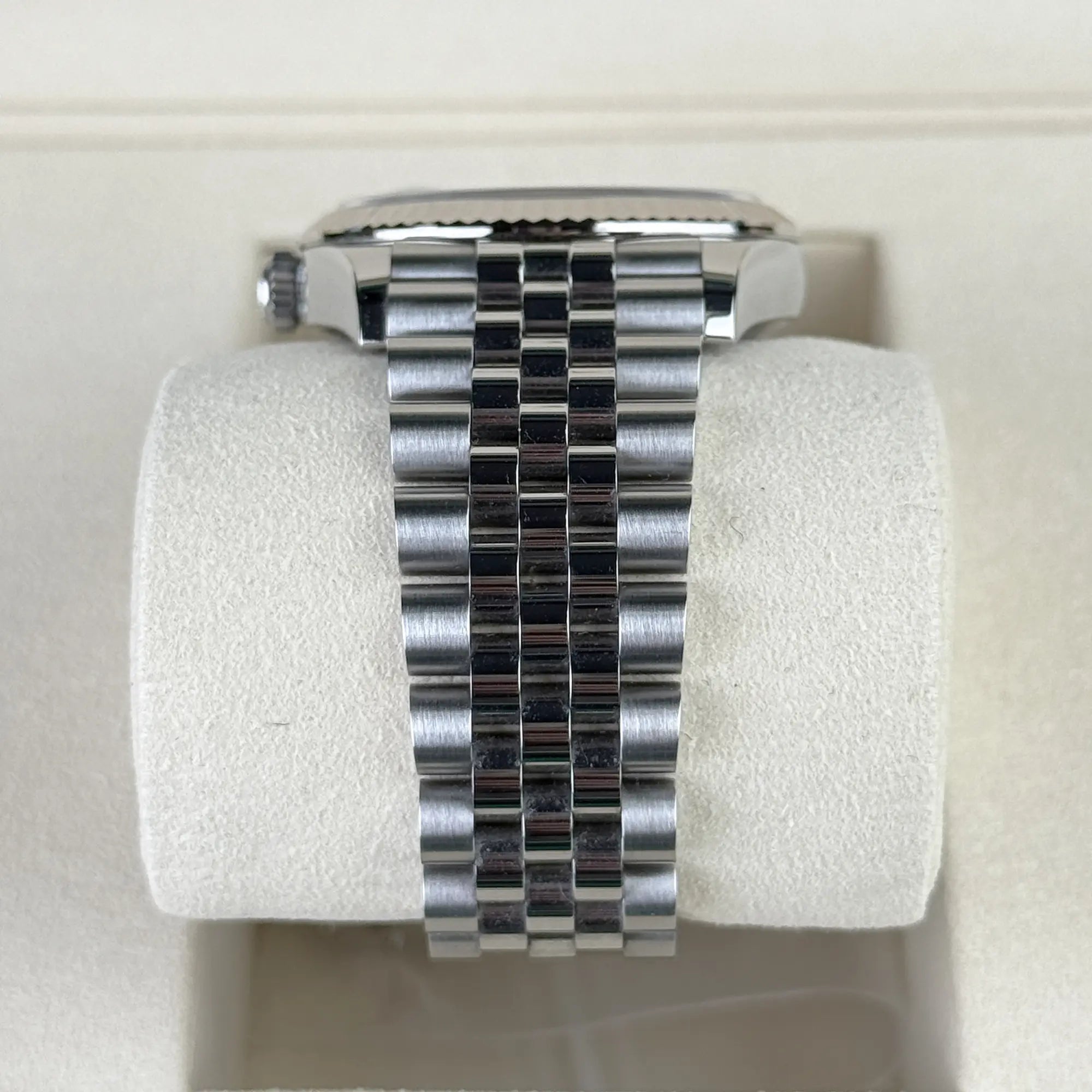 Rolex Datejust 36 Silver Dial Oystersteel Jubilee 126234 - Pre-owned - Bracelet 1