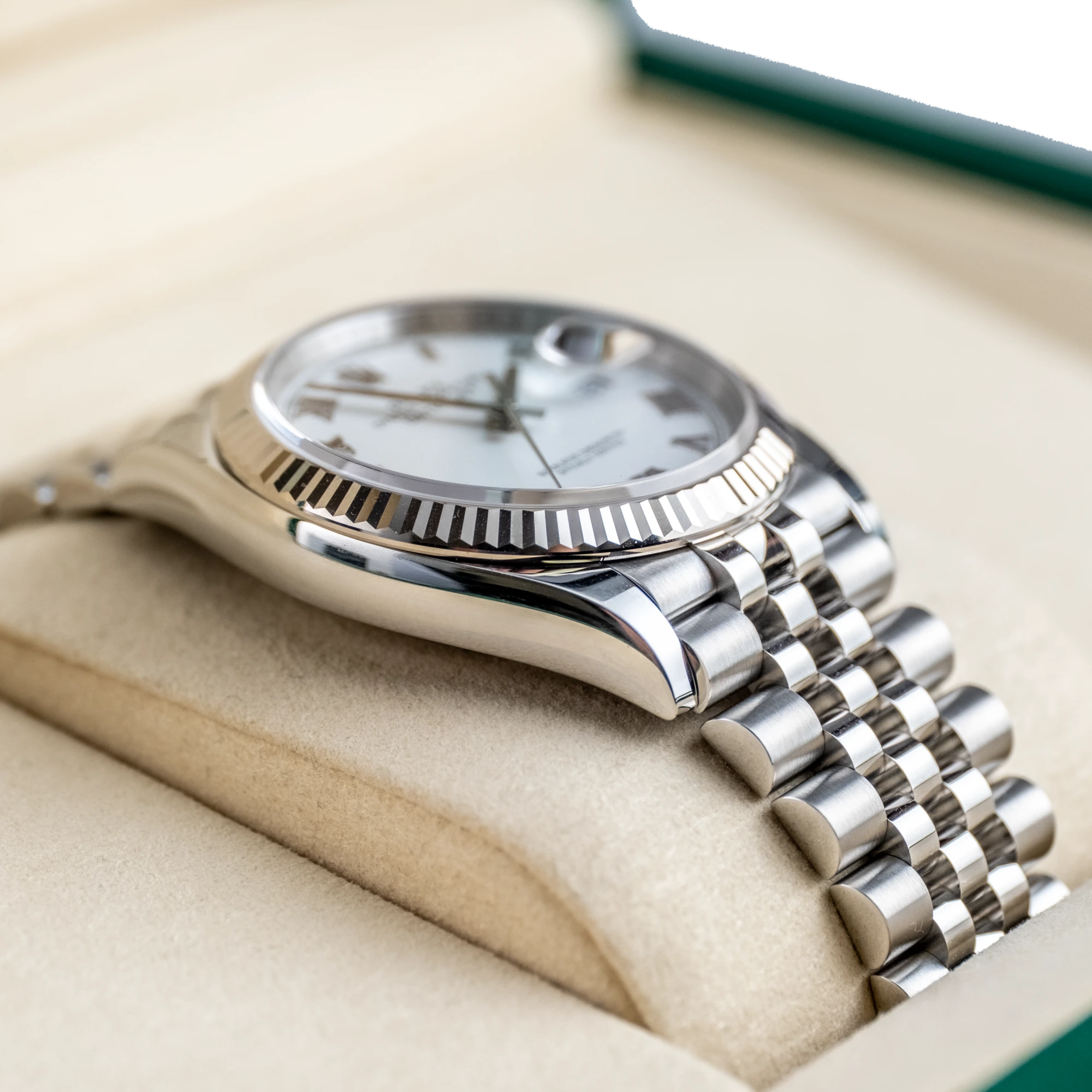 Rolex Datejust 36 White Roman Oystersteel White Gold Jubilee 126234 -  Left